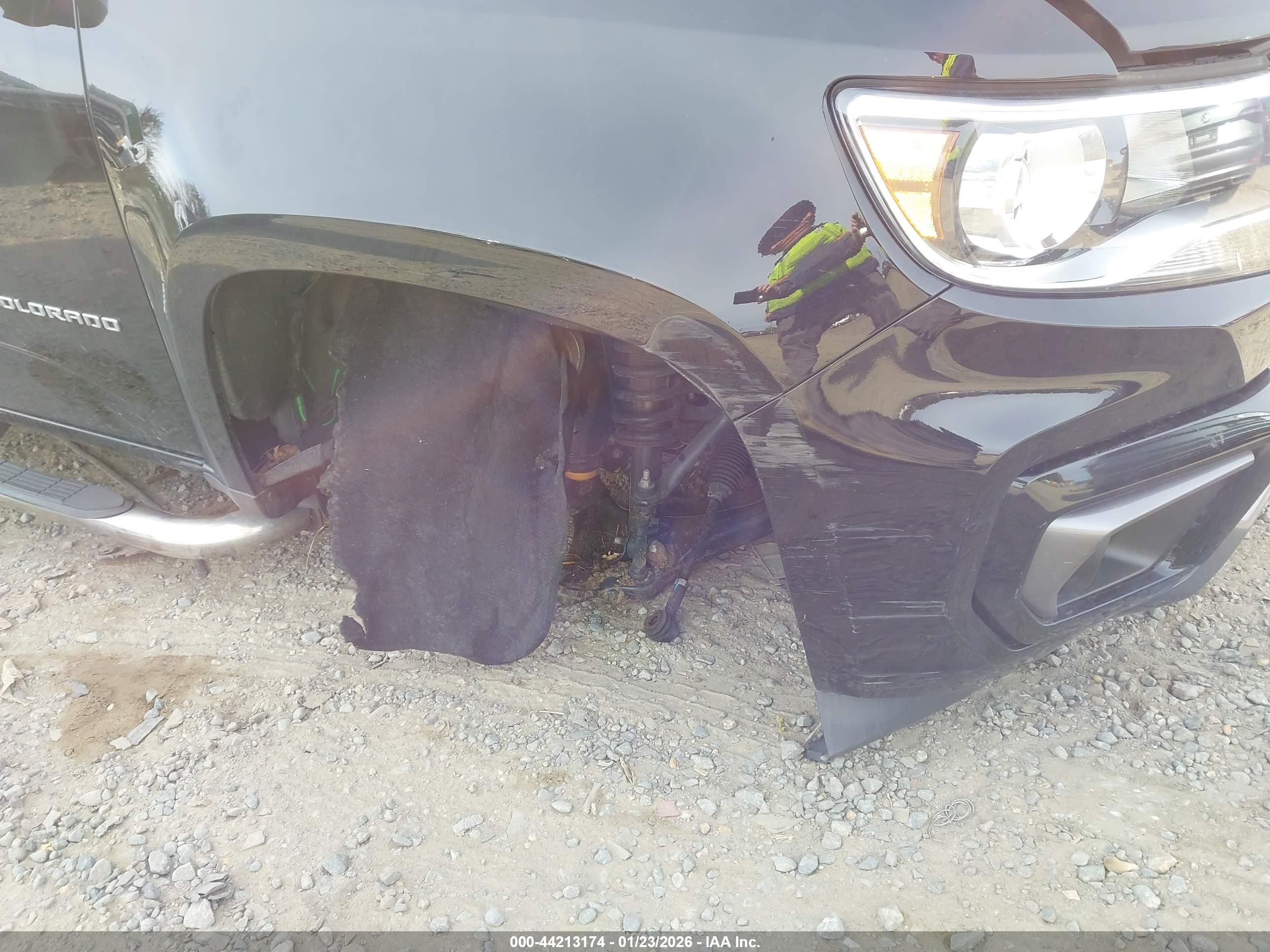 CHEVROLET COLORADO image 6
