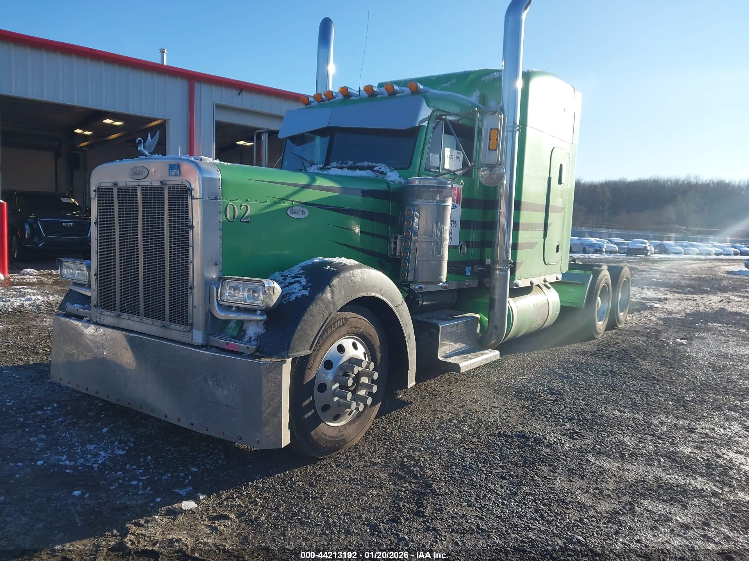 PETERBILT 379 image 2