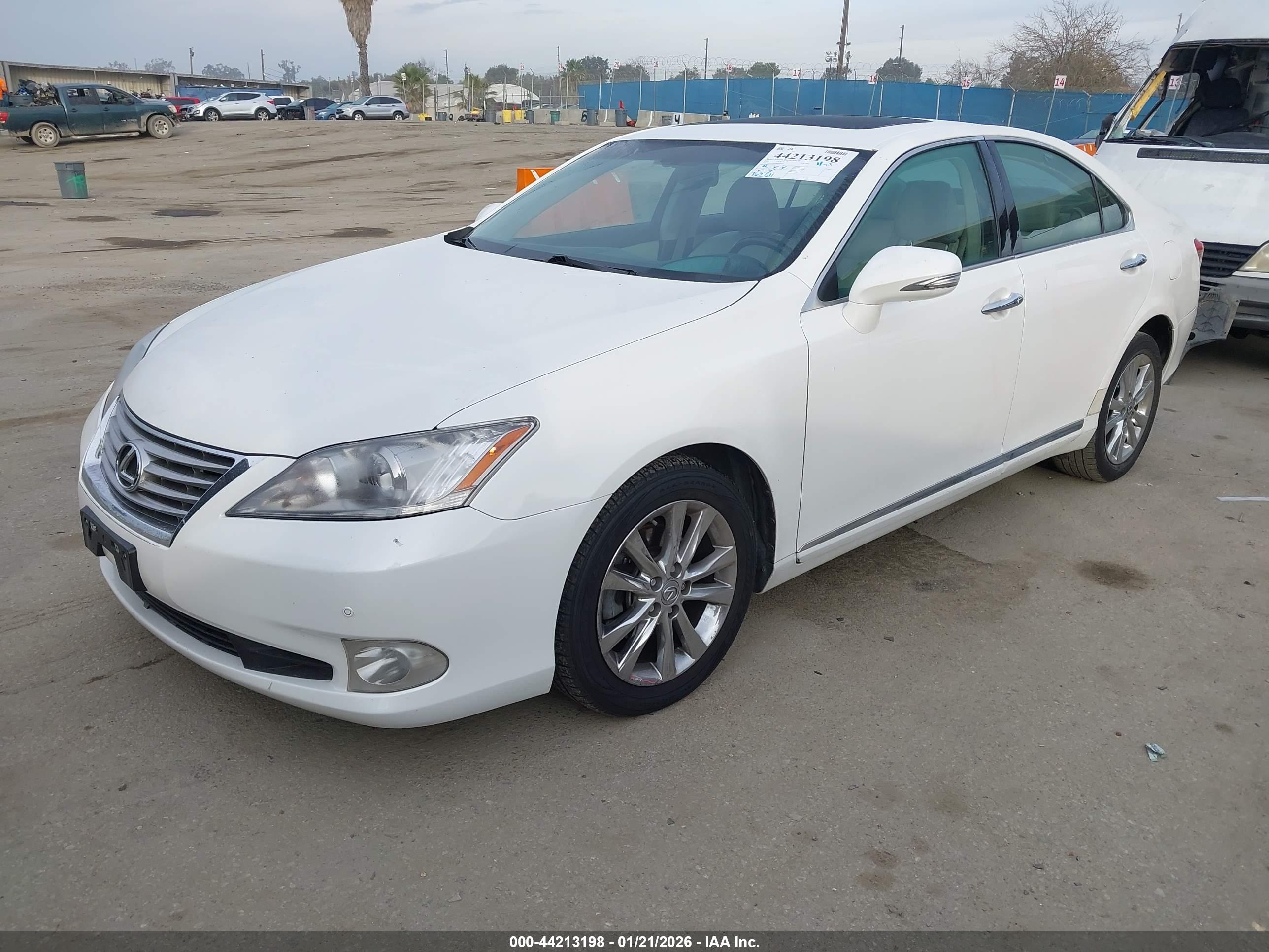 LEXUS ES image 2