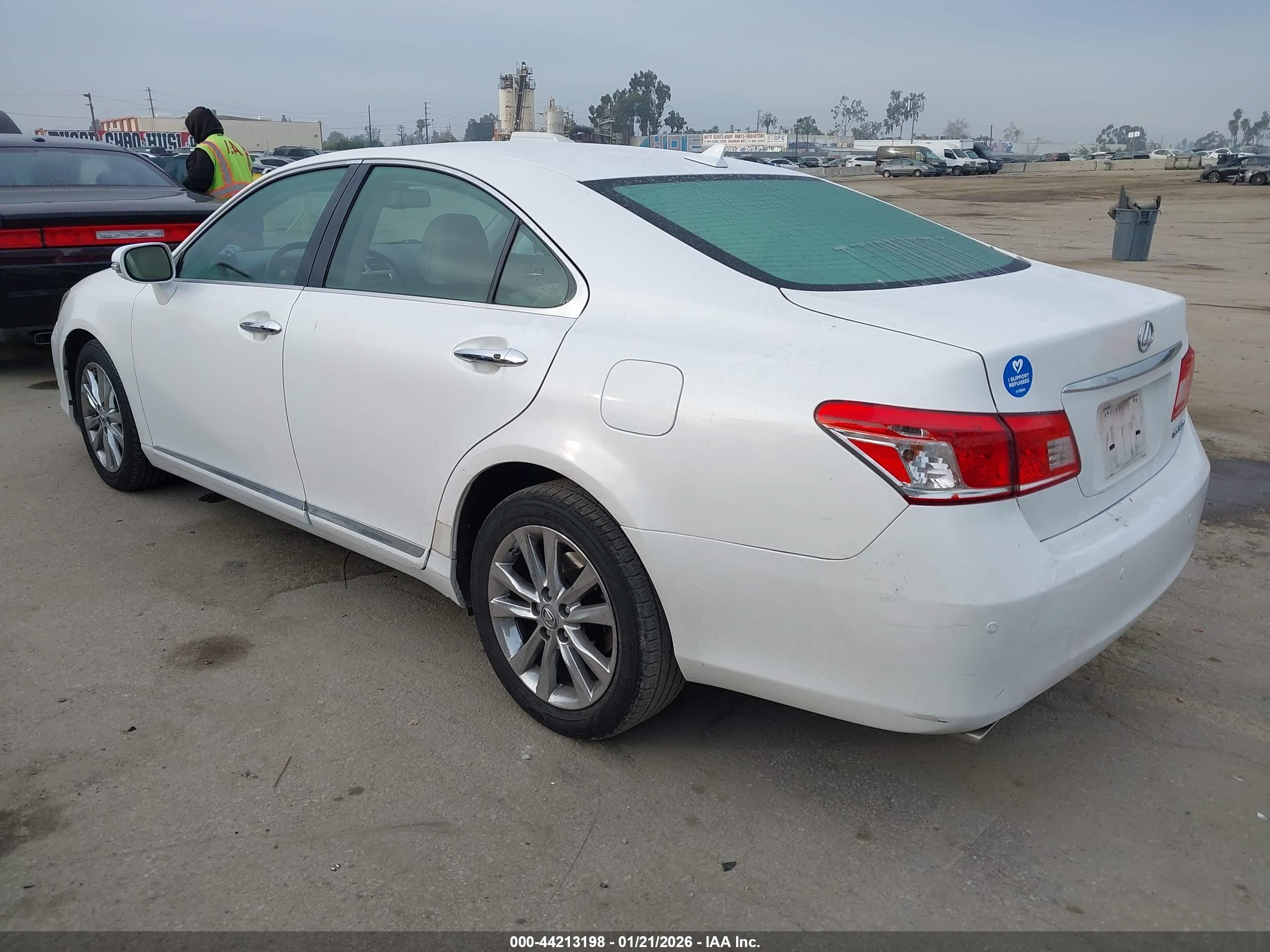 LEXUS ES image 3