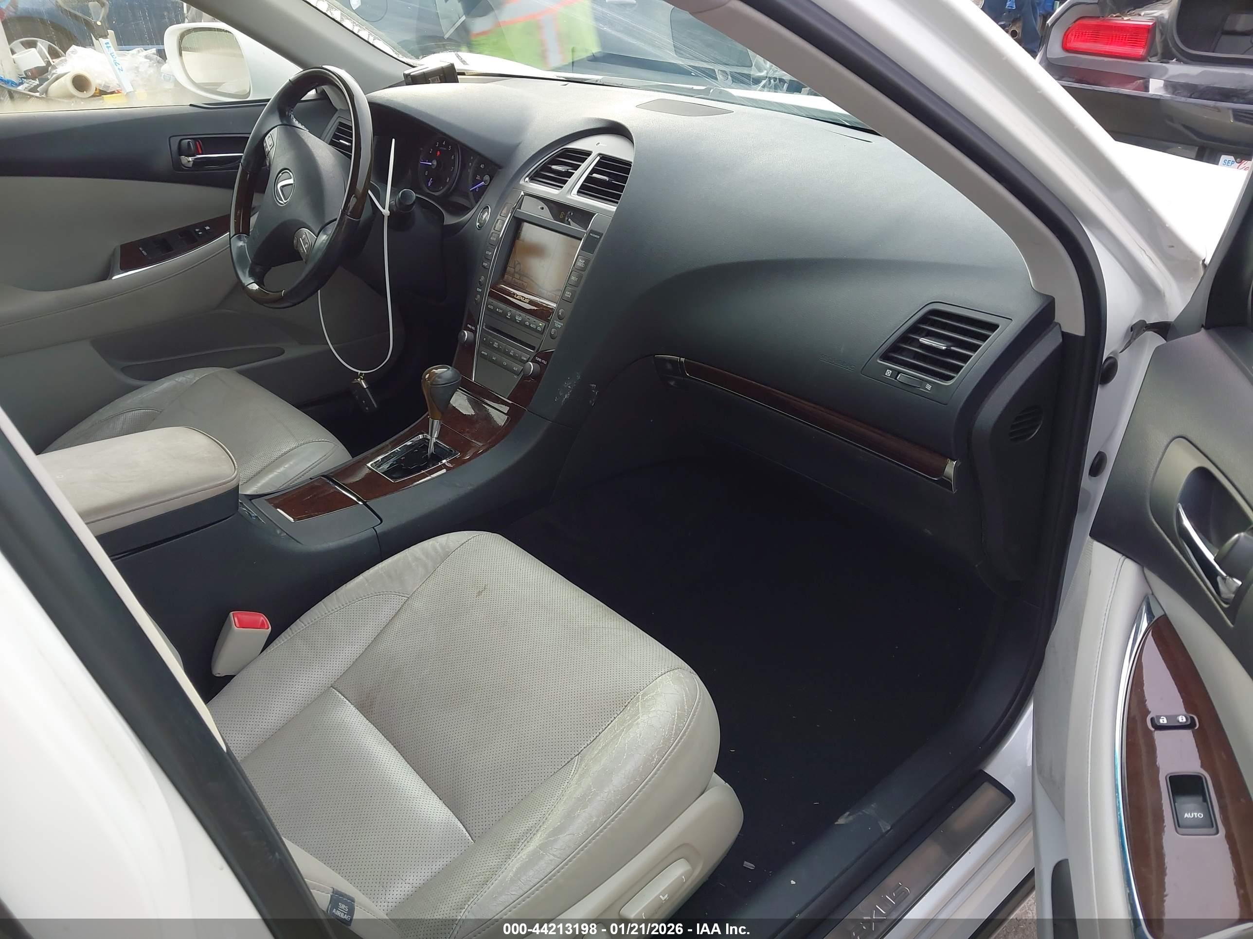 LEXUS ES image 5