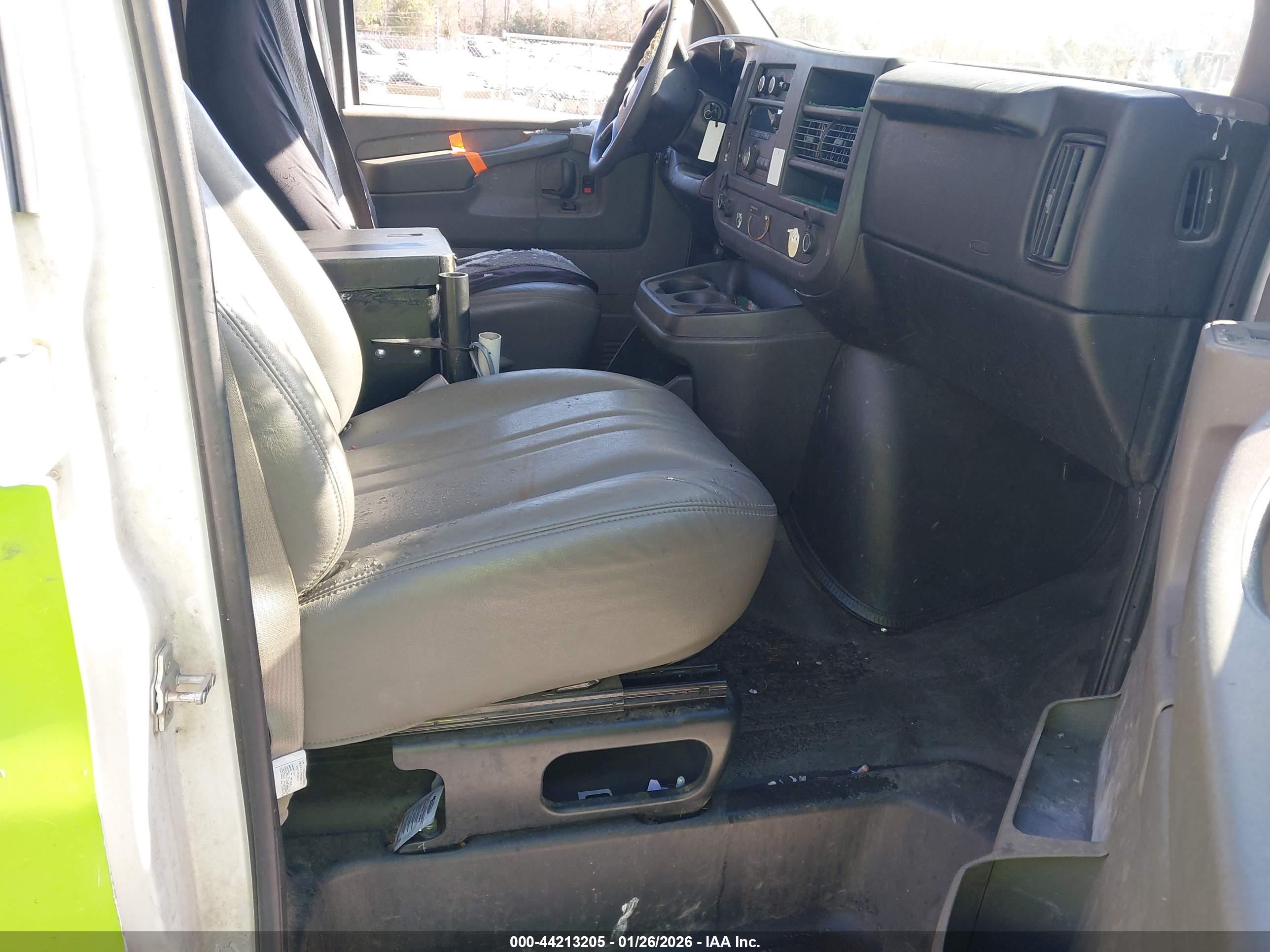 CHEVROLET EXPRESS image 5