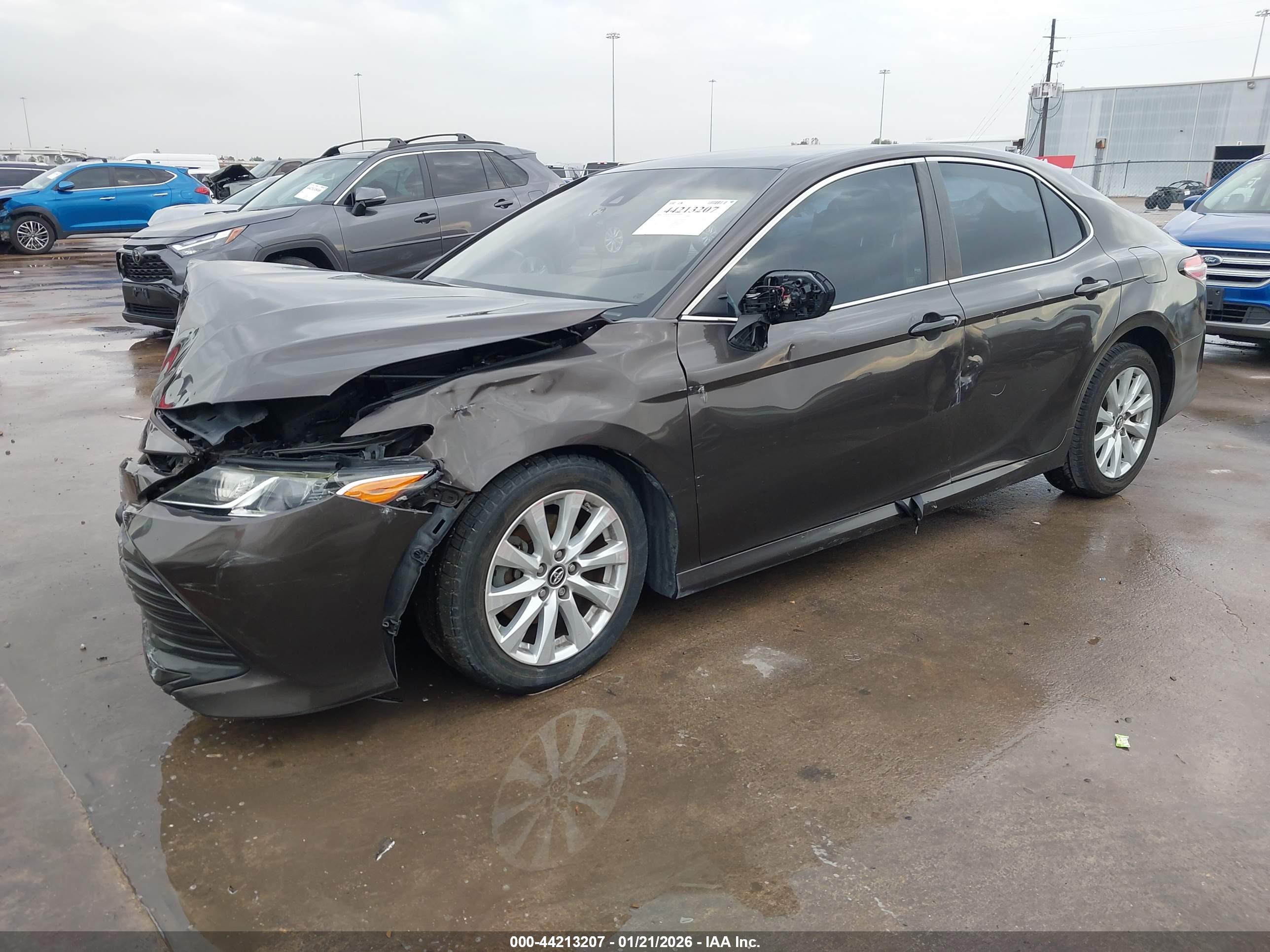 TOYOTA CAMRY image 2