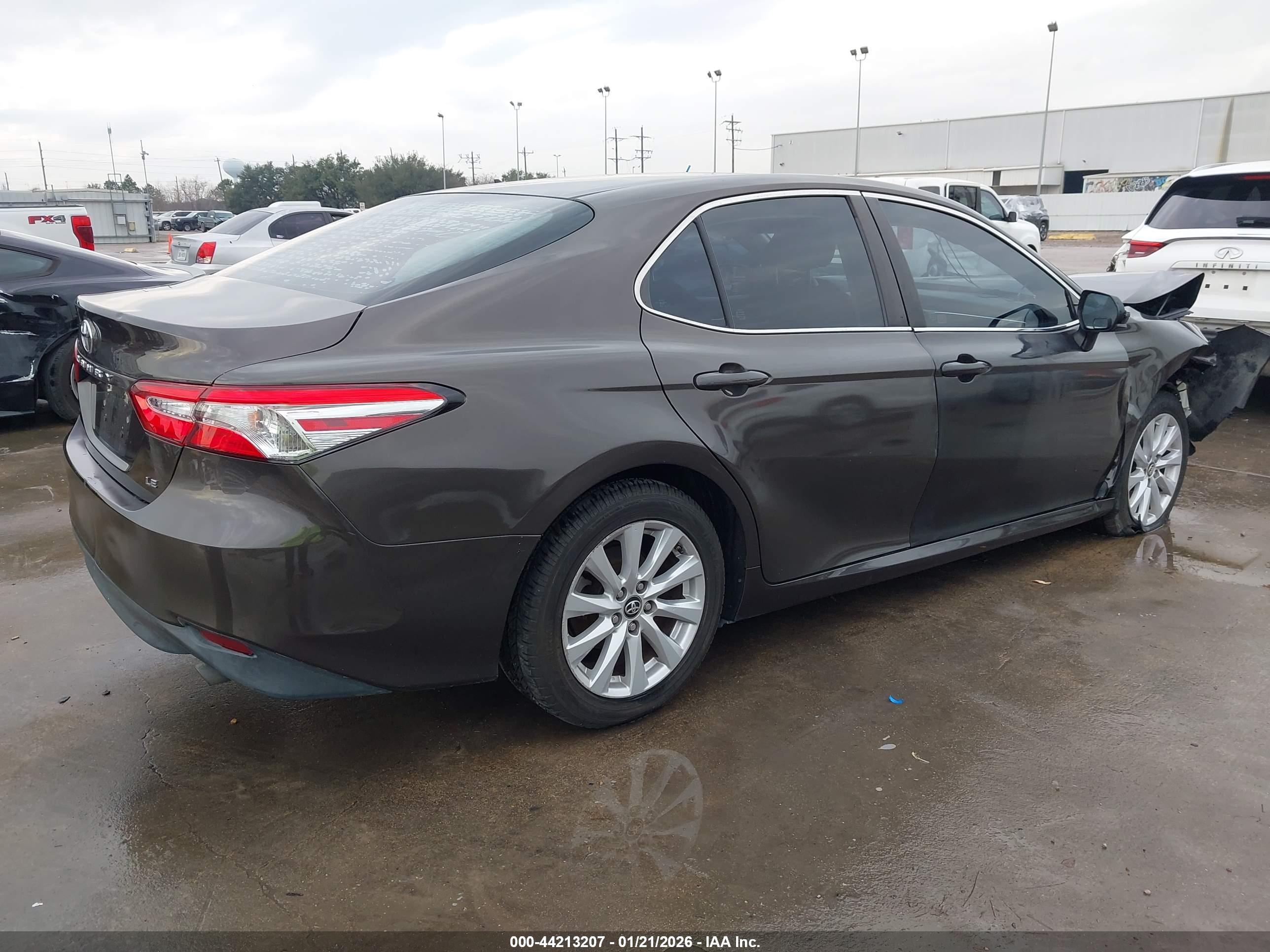 TOYOTA CAMRY image 4