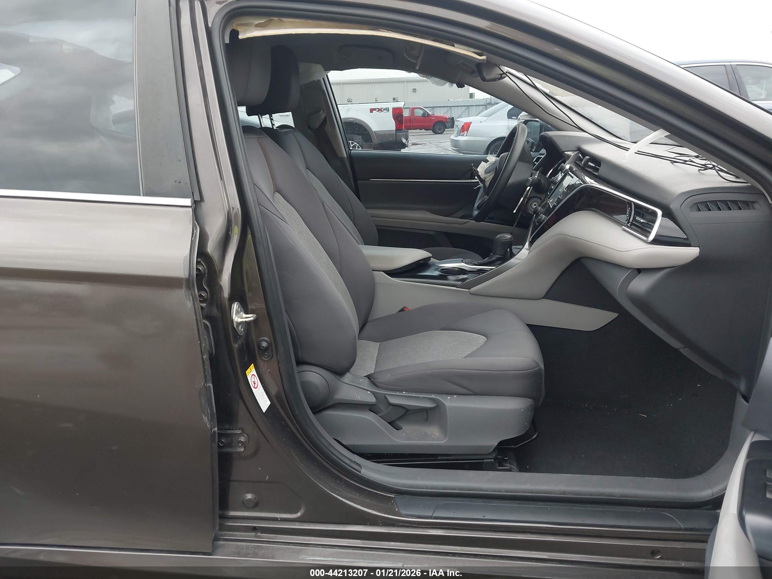 TOYOTA CAMRY image 5