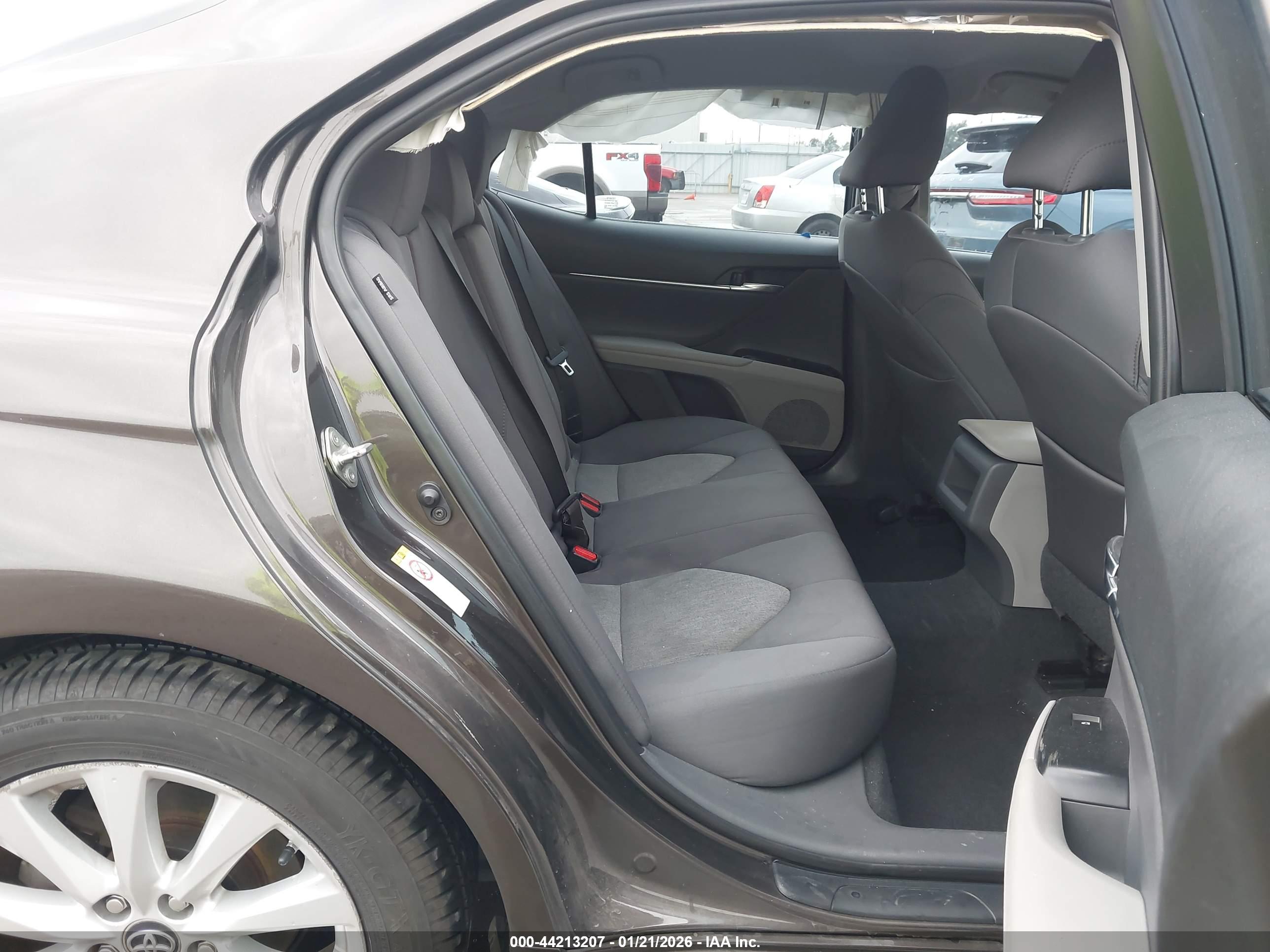 TOYOTA CAMRY image 8