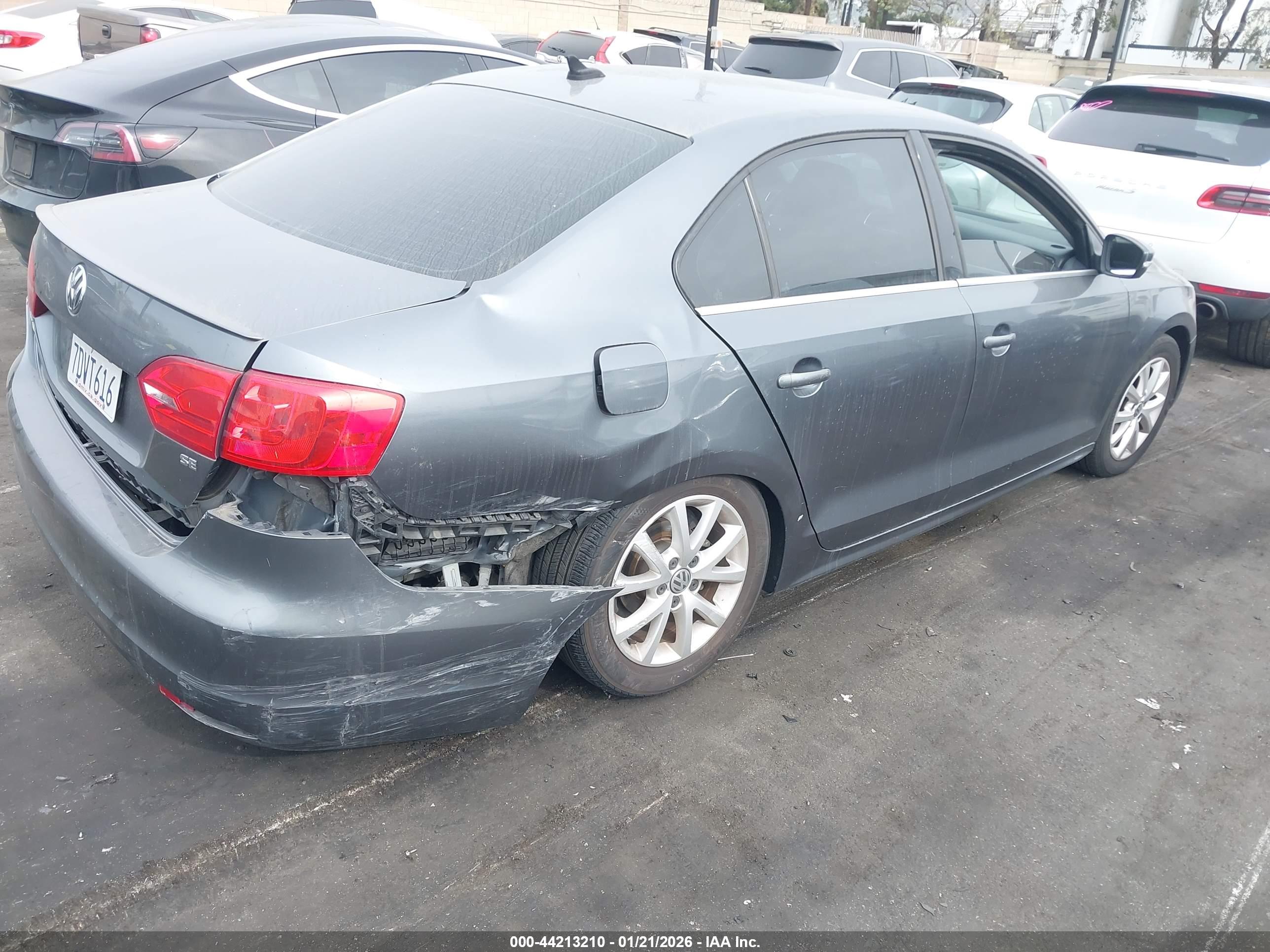 VOLKSWAGEN JETTA image 4