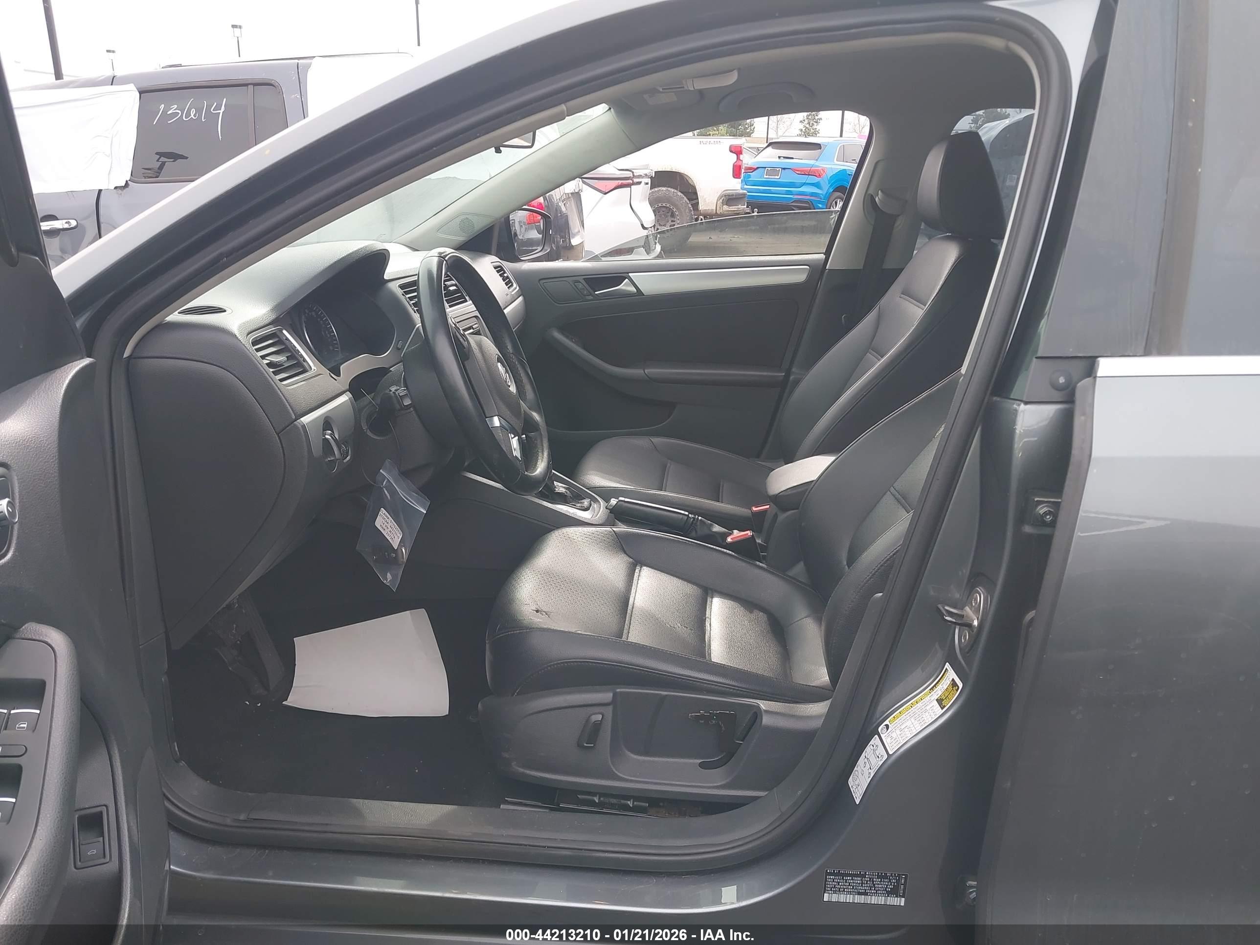 VOLKSWAGEN JETTA image 5