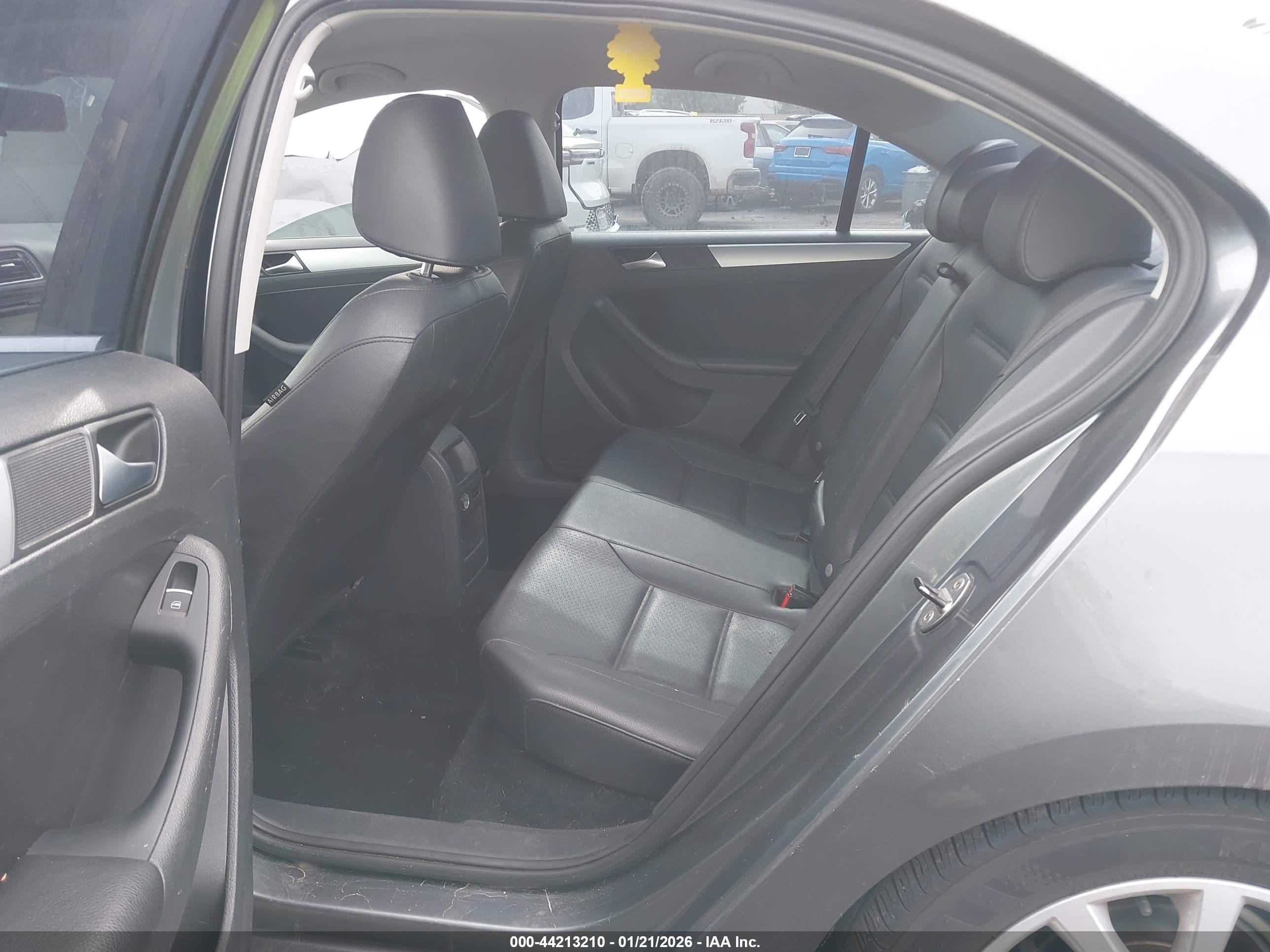 VOLKSWAGEN JETTA image 8