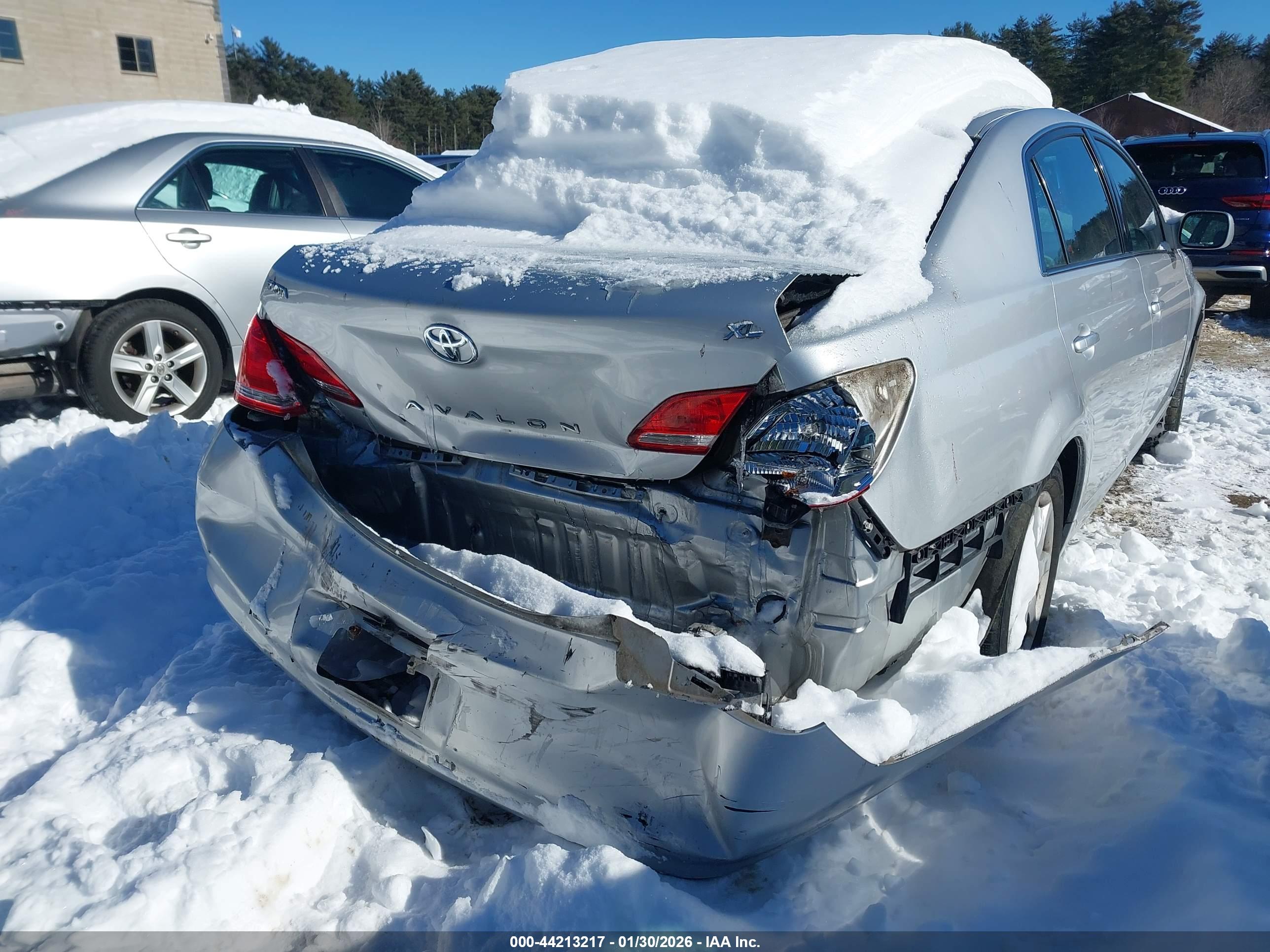 TOYOTA AVALON image 6