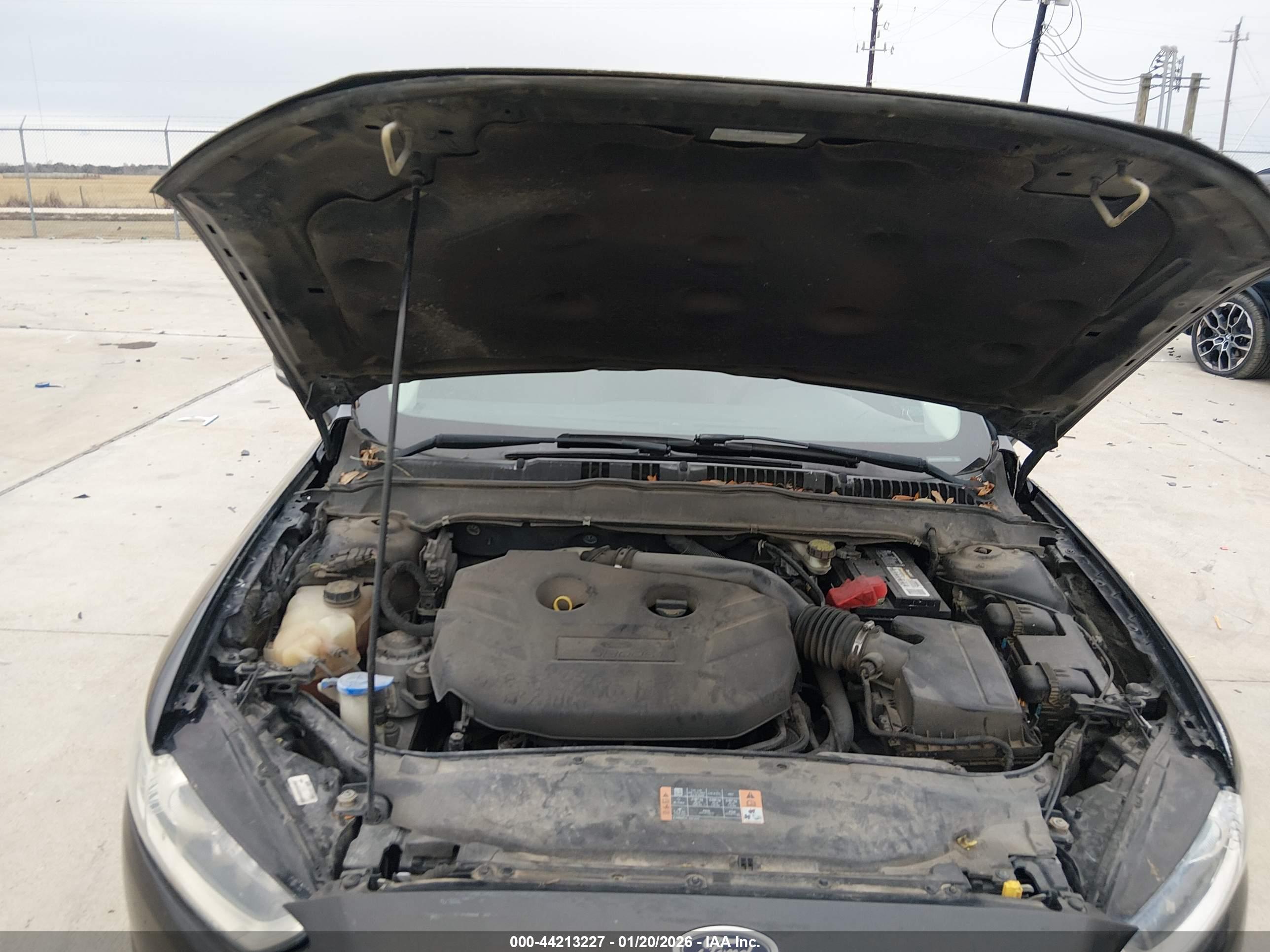 FORD FUSION image 10