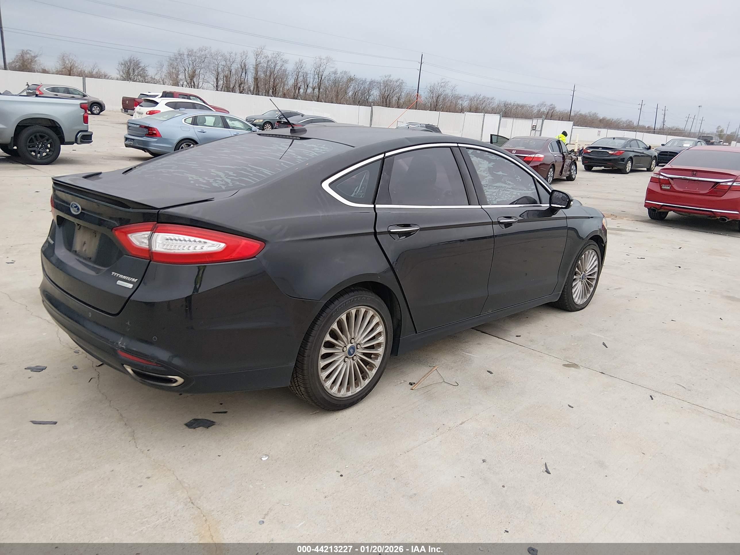 FORD FUSION image 4