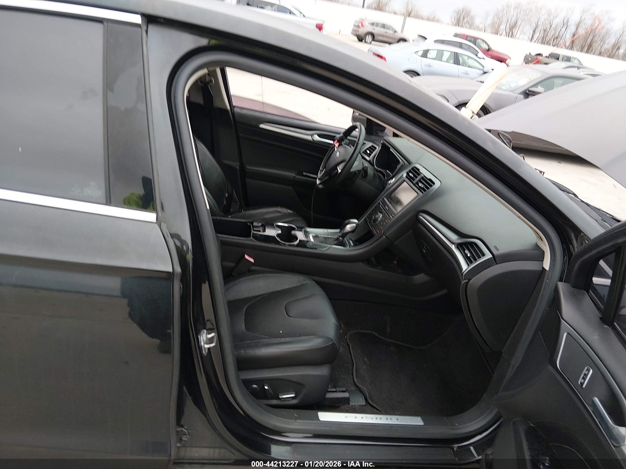 FORD FUSION image 5