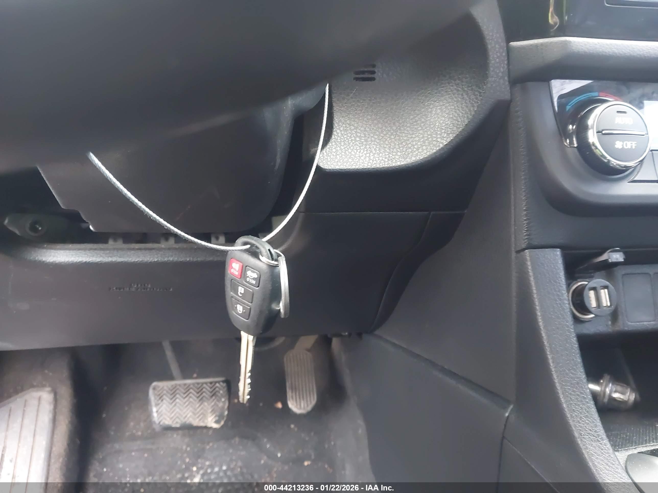 TOYOTA COROLLA image 11