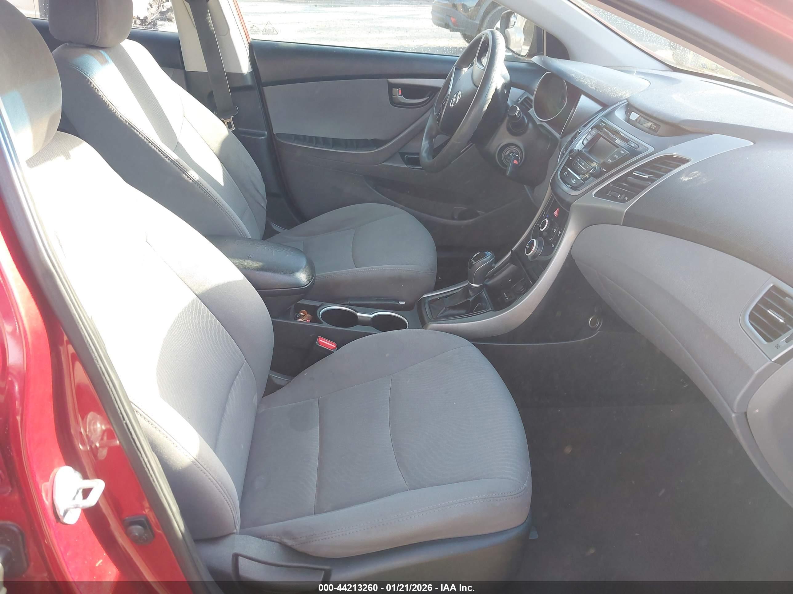 HYUNDAI ELANTRA image 5