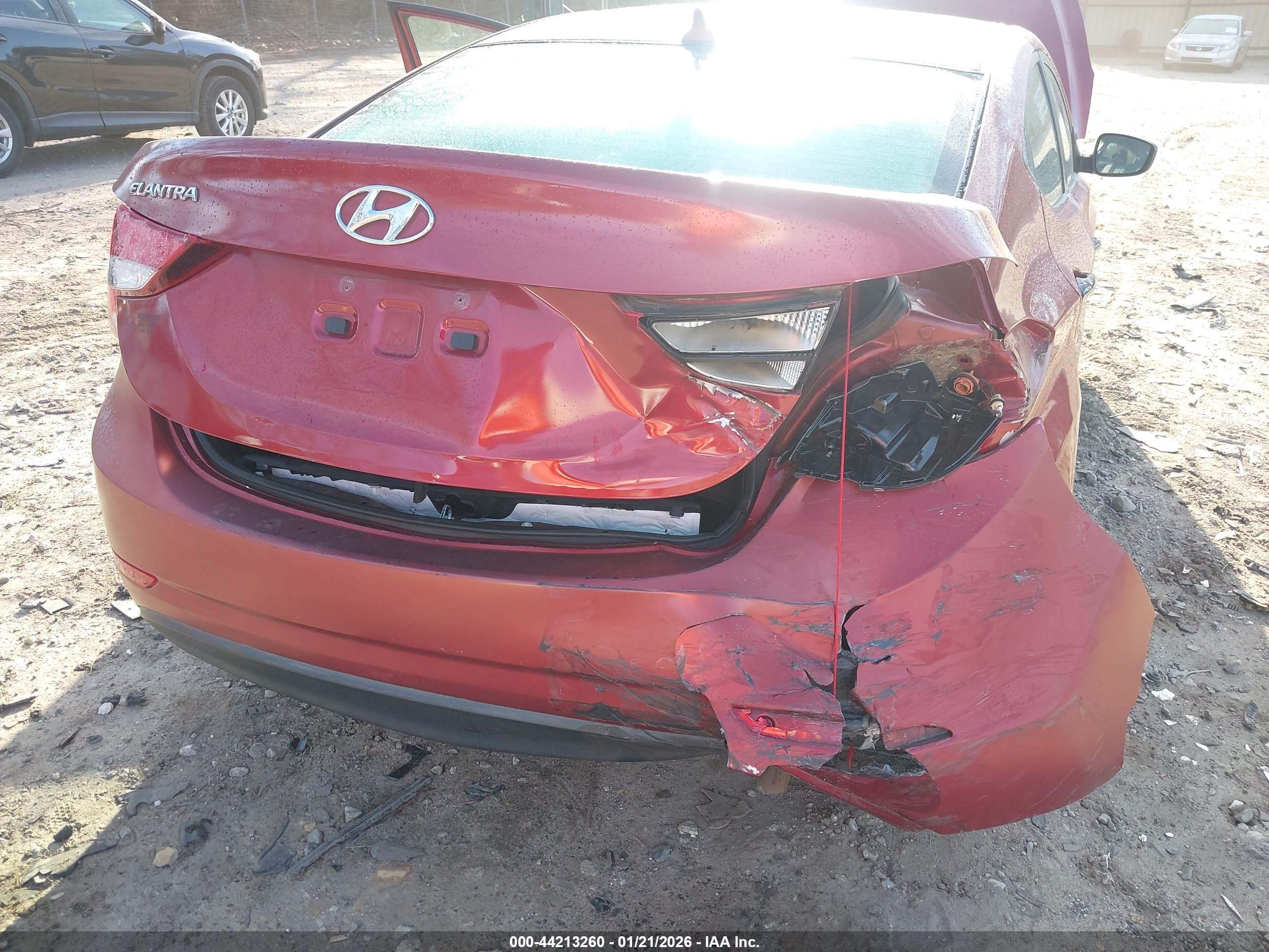 HYUNDAI ELANTRA image 6