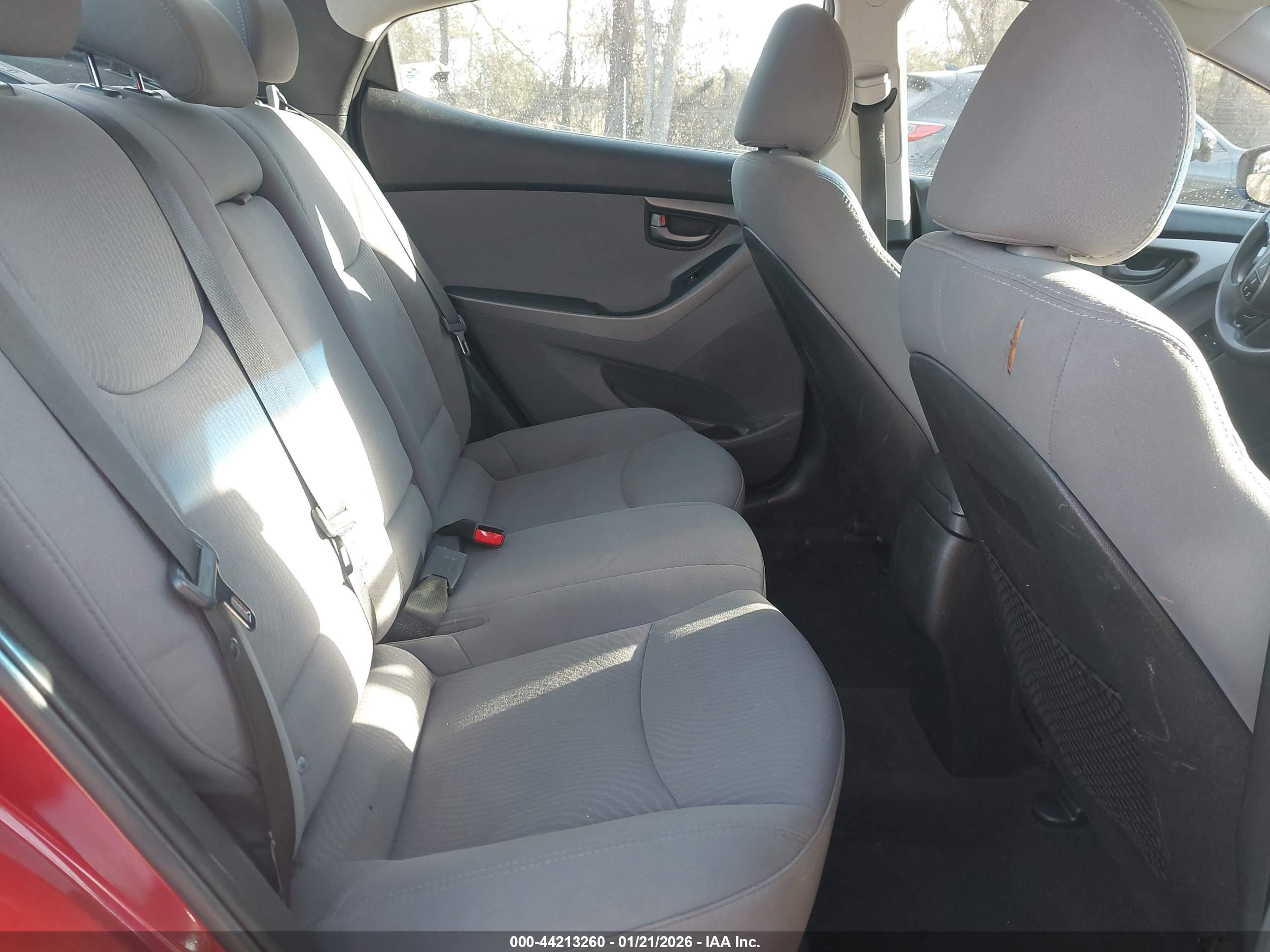 HYUNDAI ELANTRA image 8