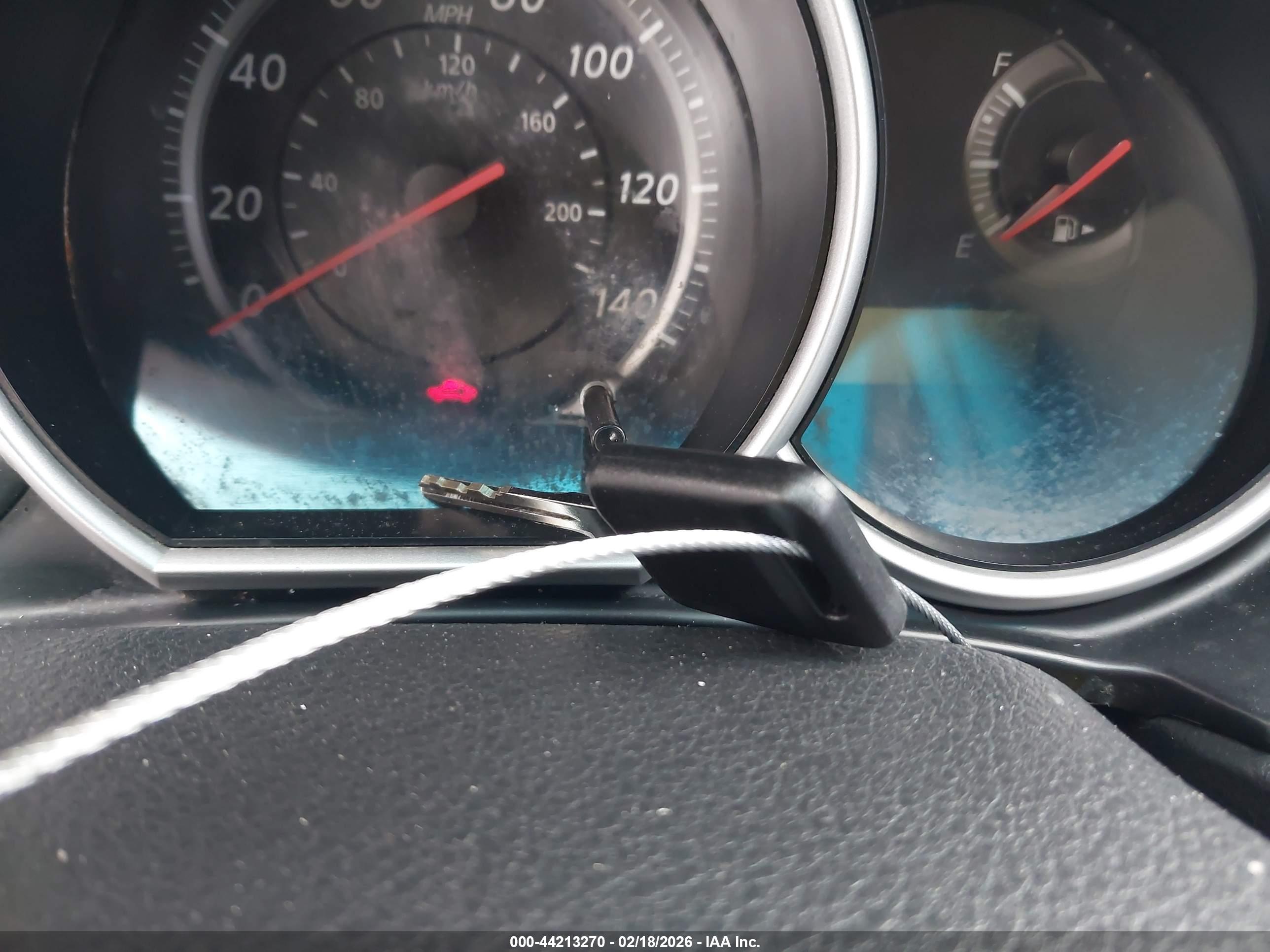 NISSAN VERSA image 11