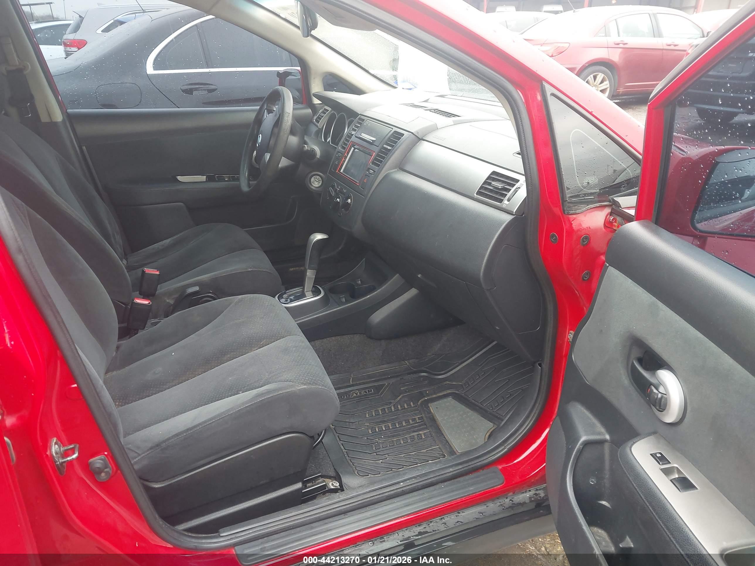 NISSAN VERSA image 5
