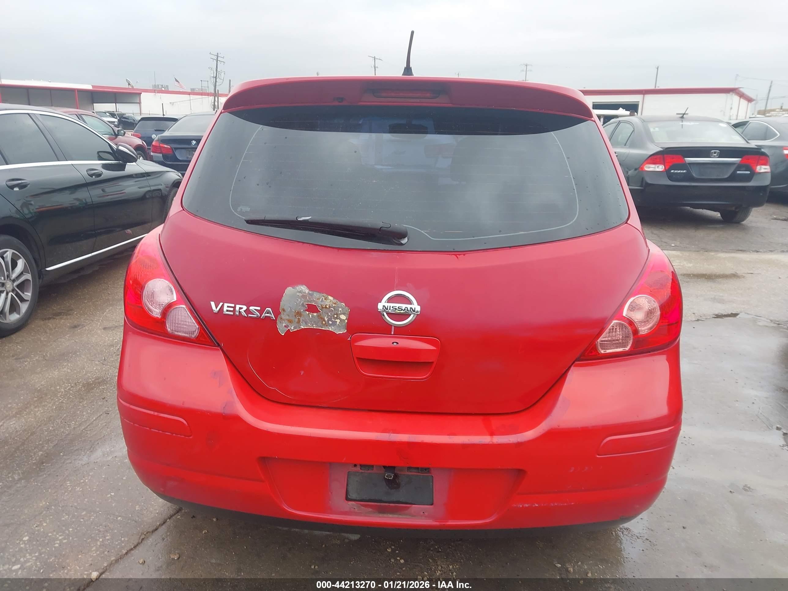 NISSAN VERSA image 6