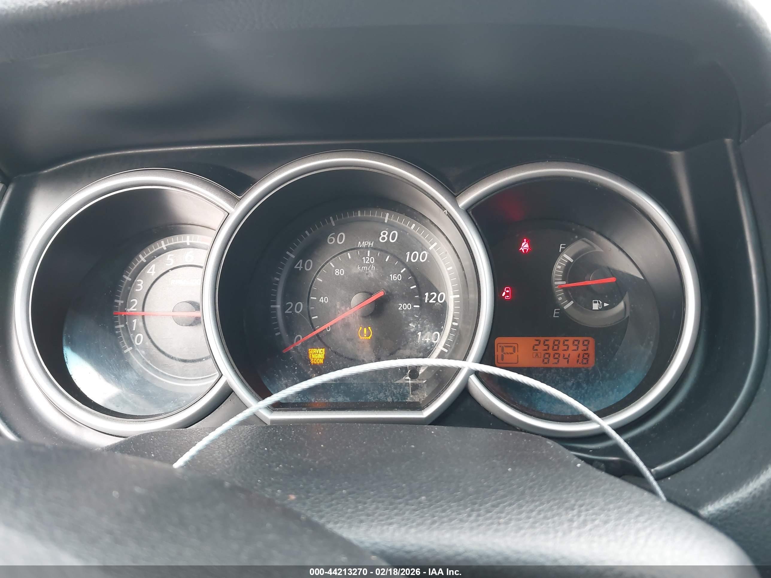 NISSAN VERSA image 7