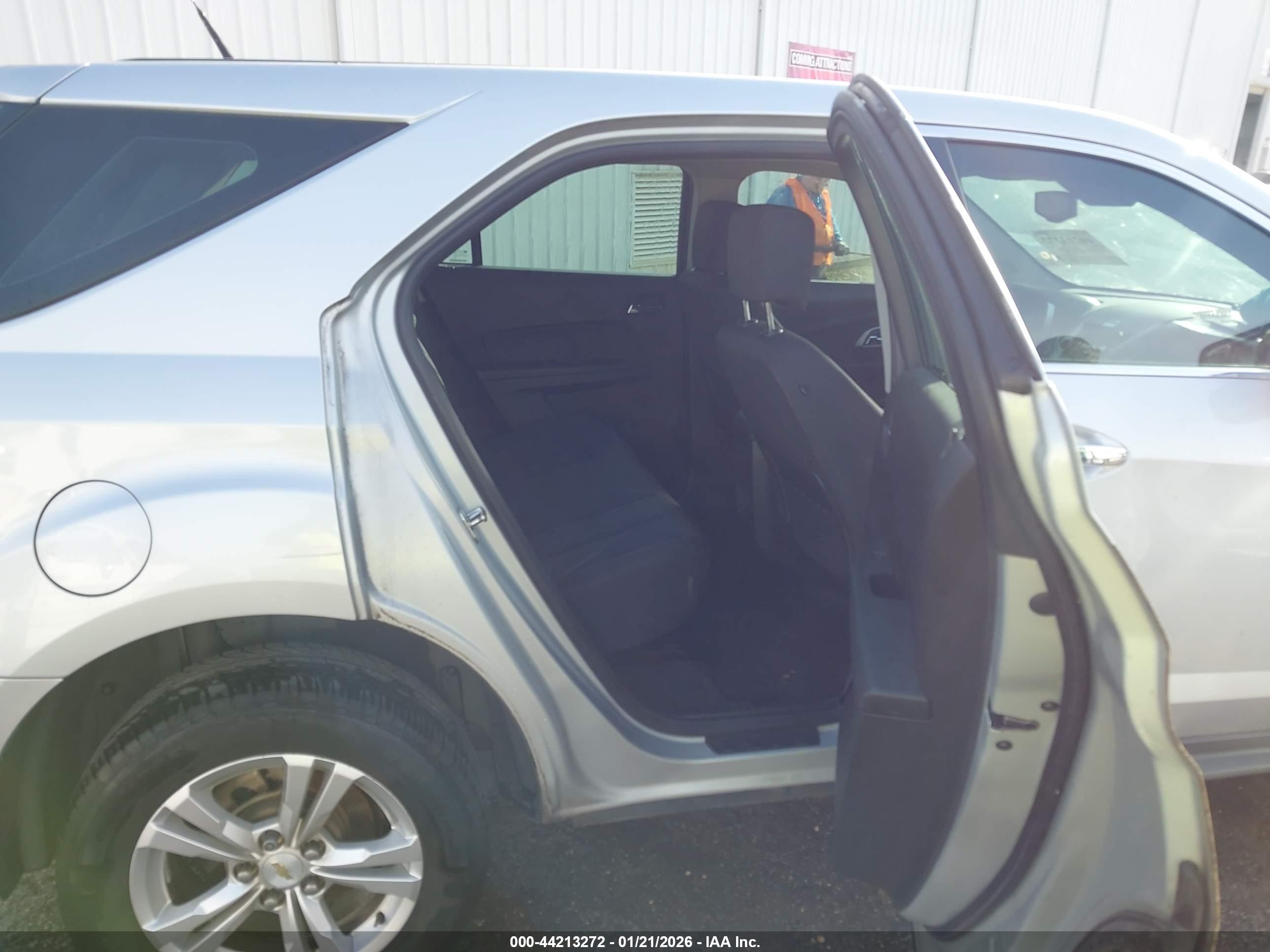 CHEVROLET EQUINOX image 8