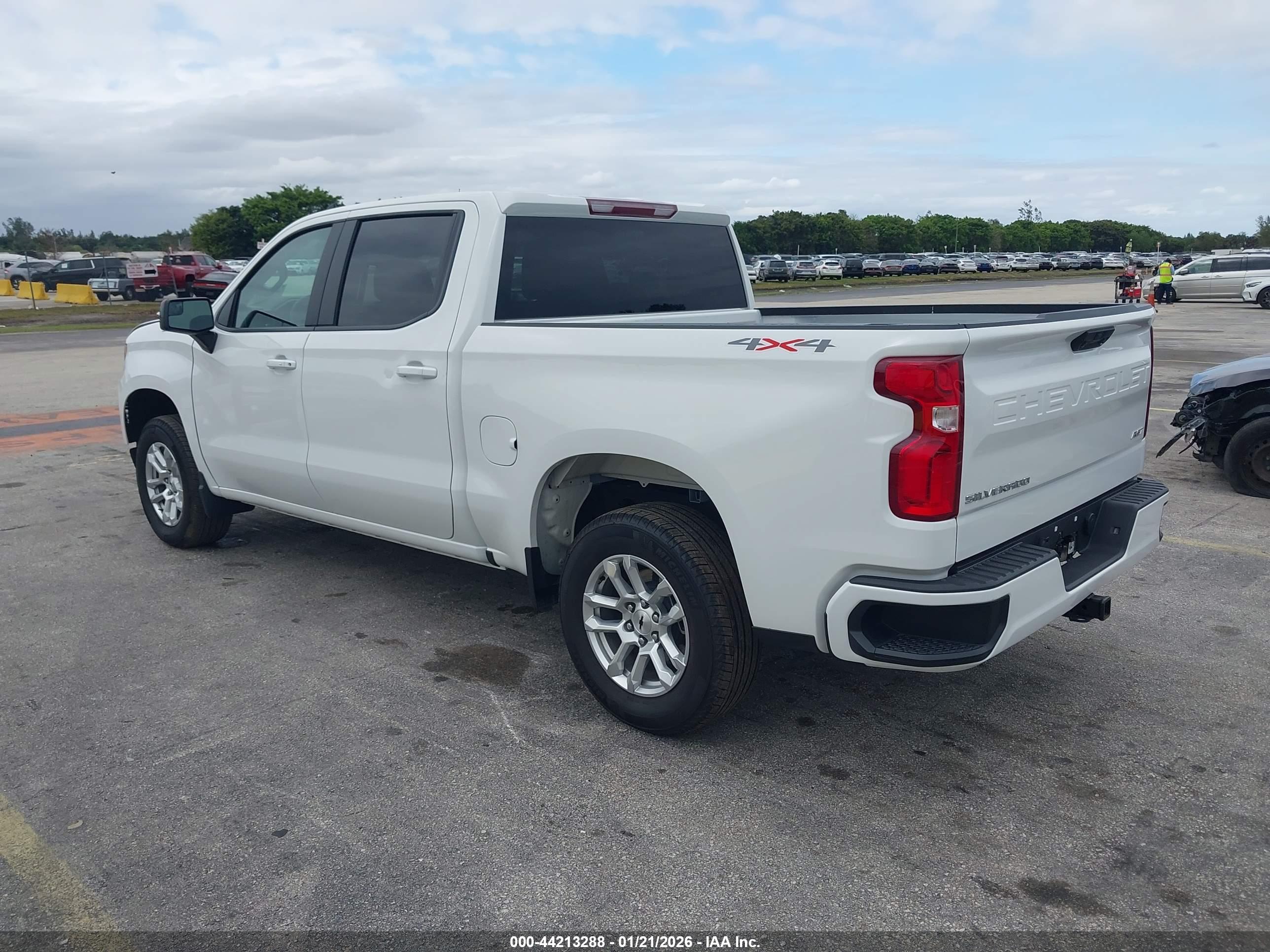 CHEVROLET SILVERADO image 3