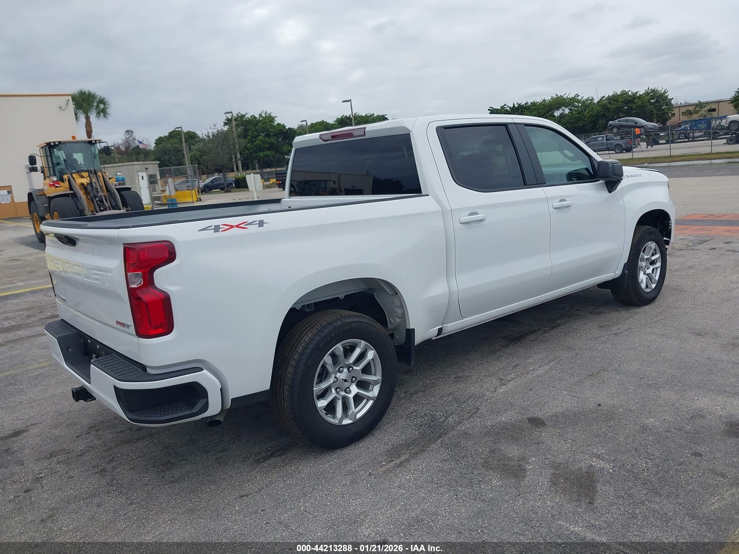 CHEVROLET SILVERADO image 4
