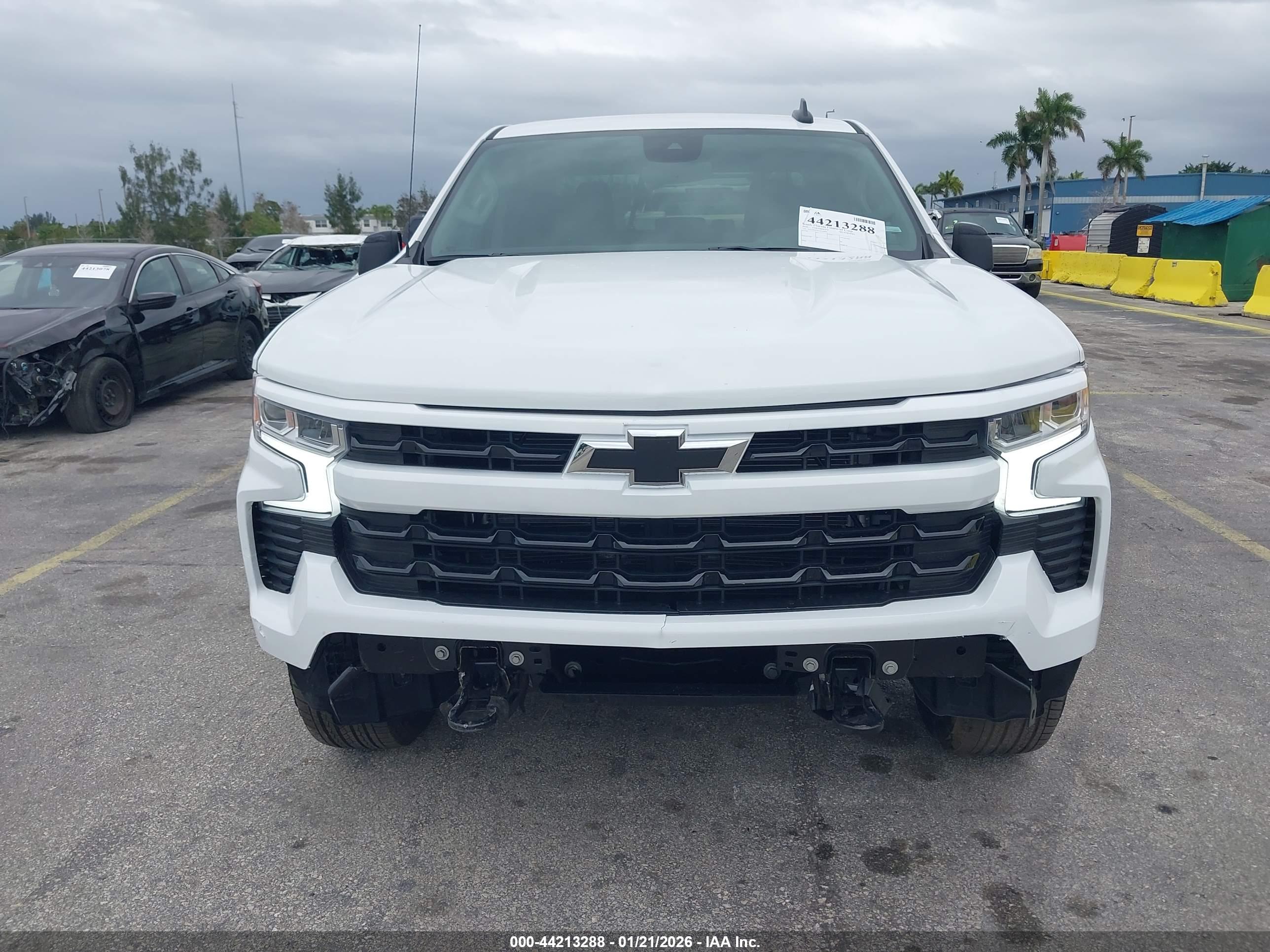 CHEVROLET SILVERADO image 6