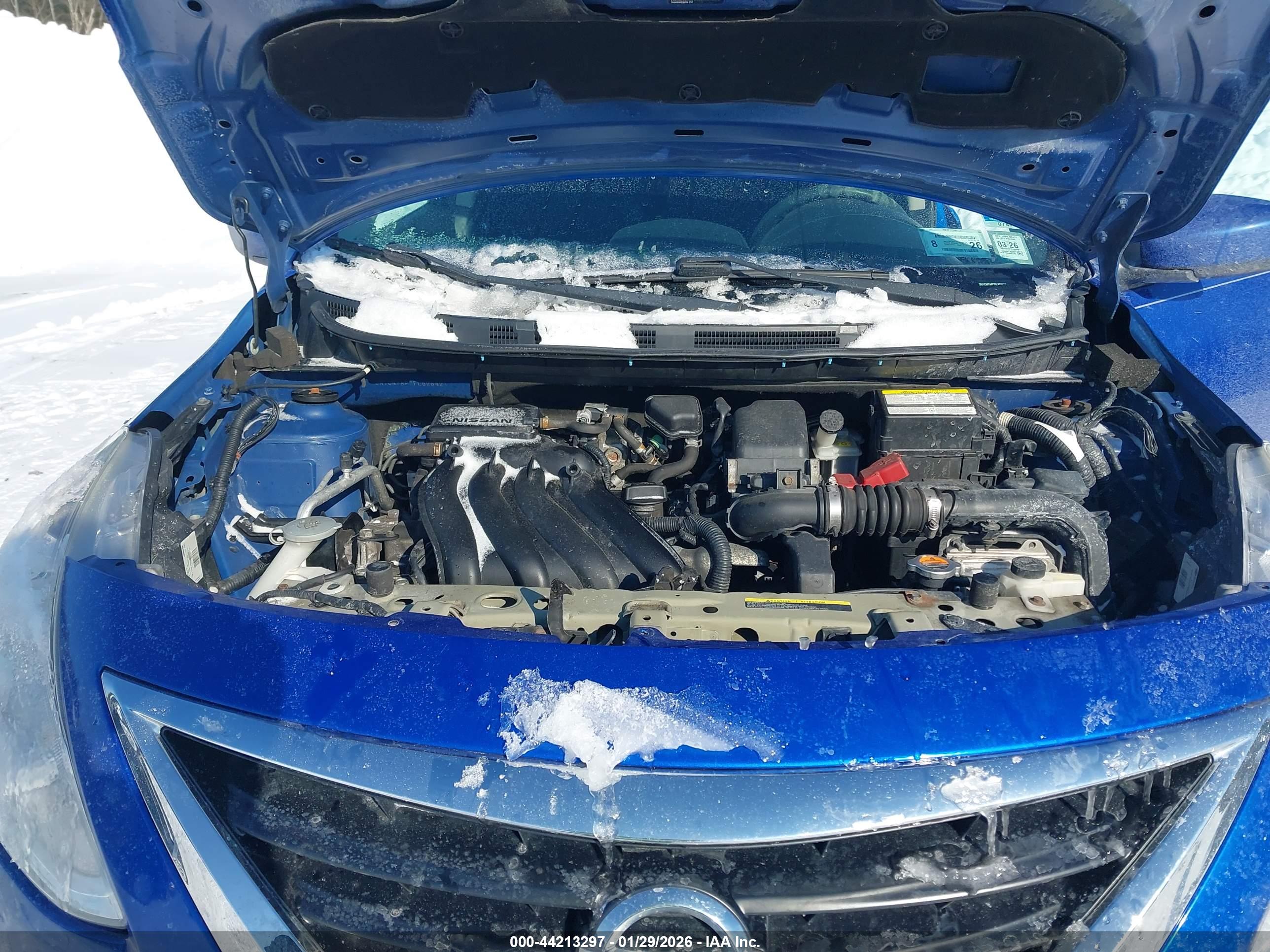 NISSAN VERSA image 10