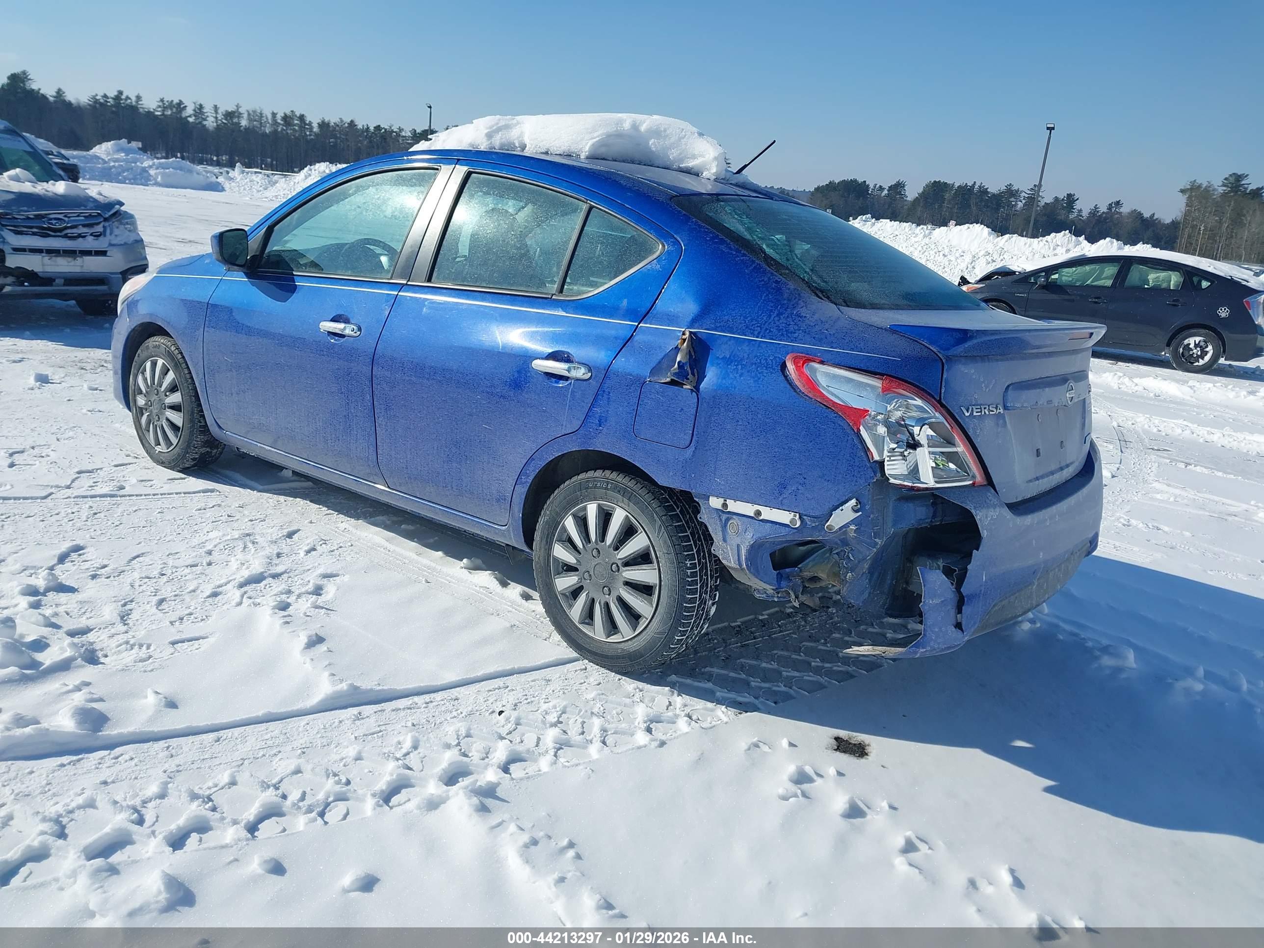 NISSAN VERSA image 3
