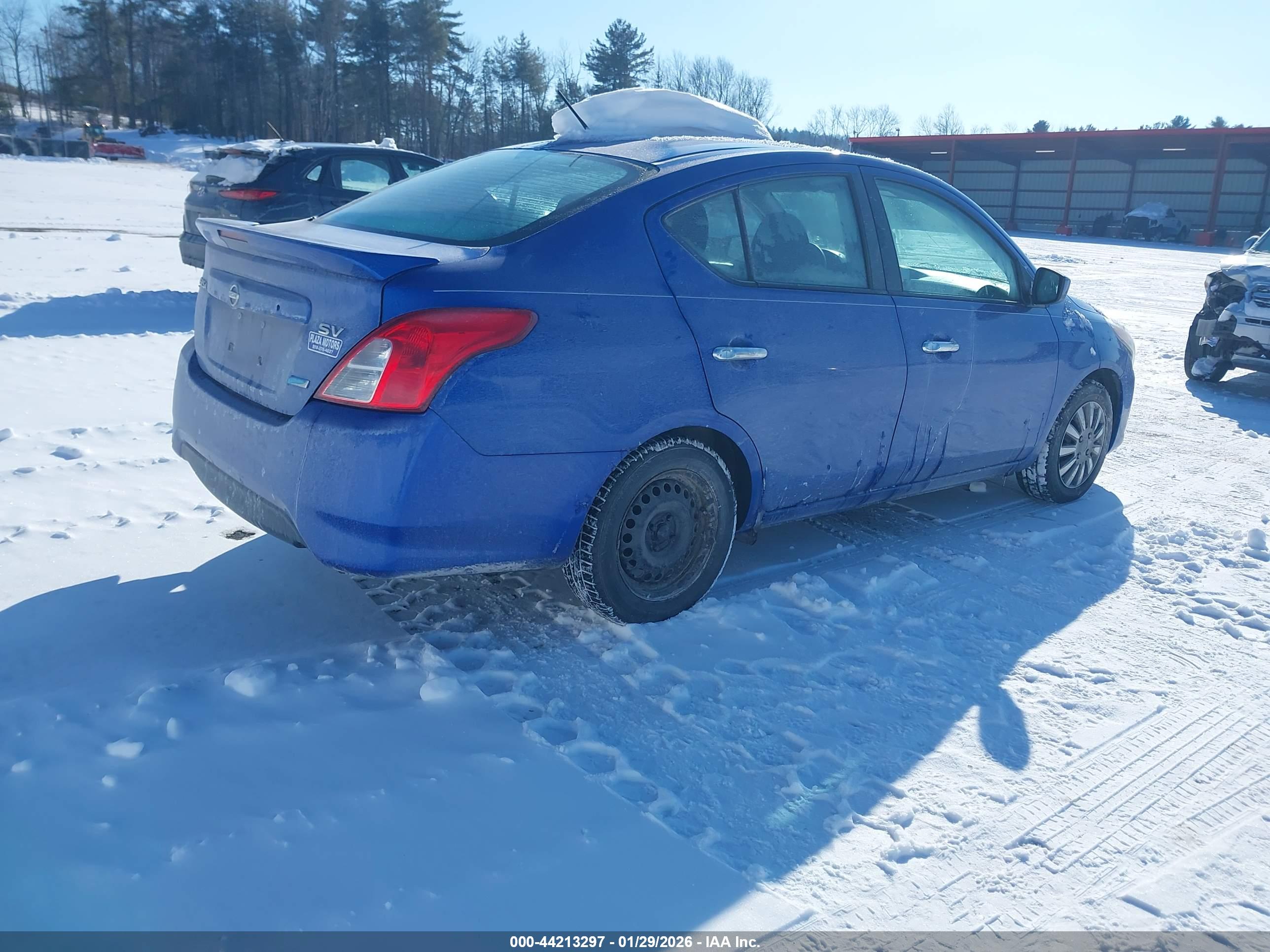 NISSAN VERSA image 4