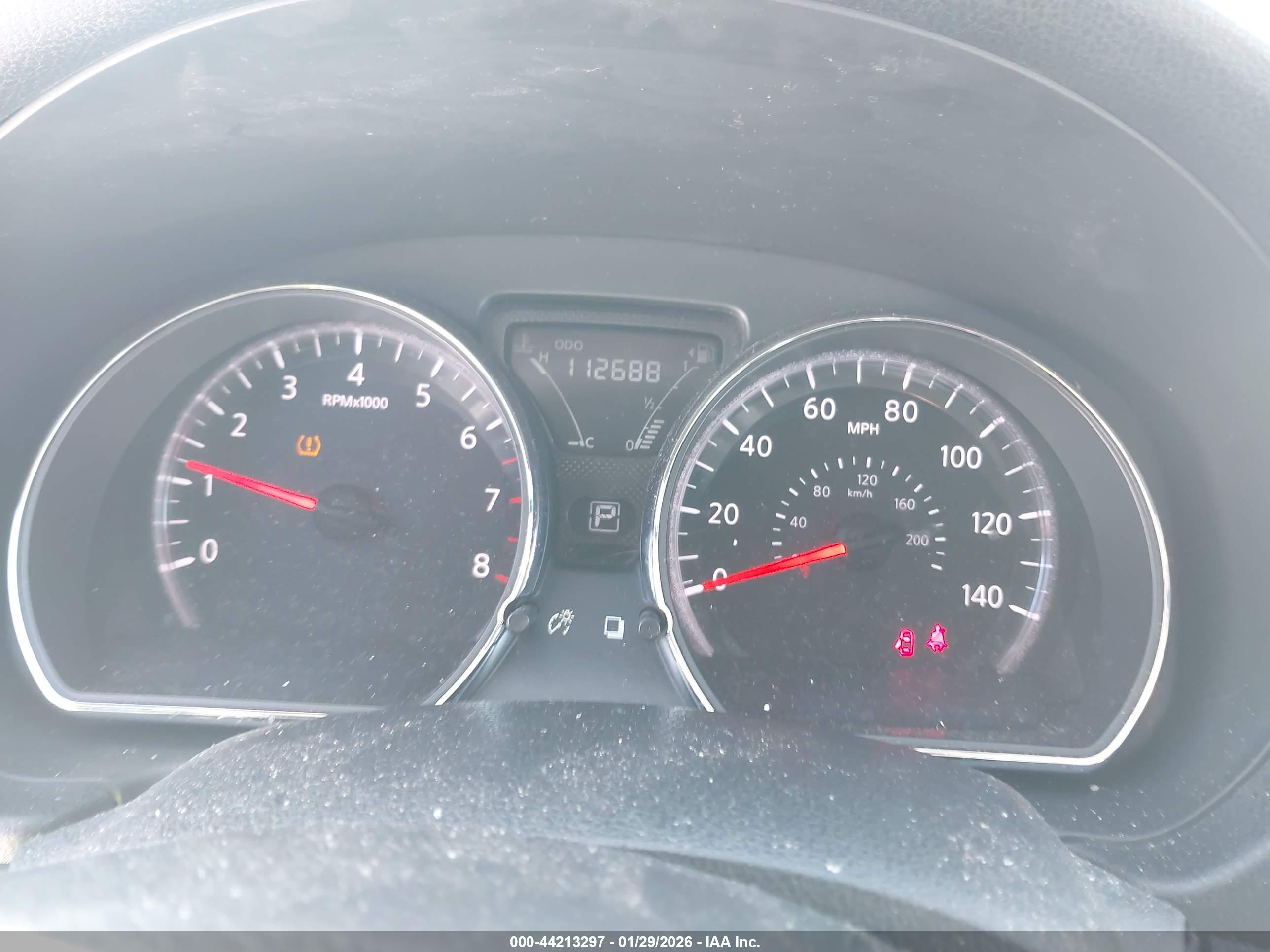 NISSAN VERSA image 7