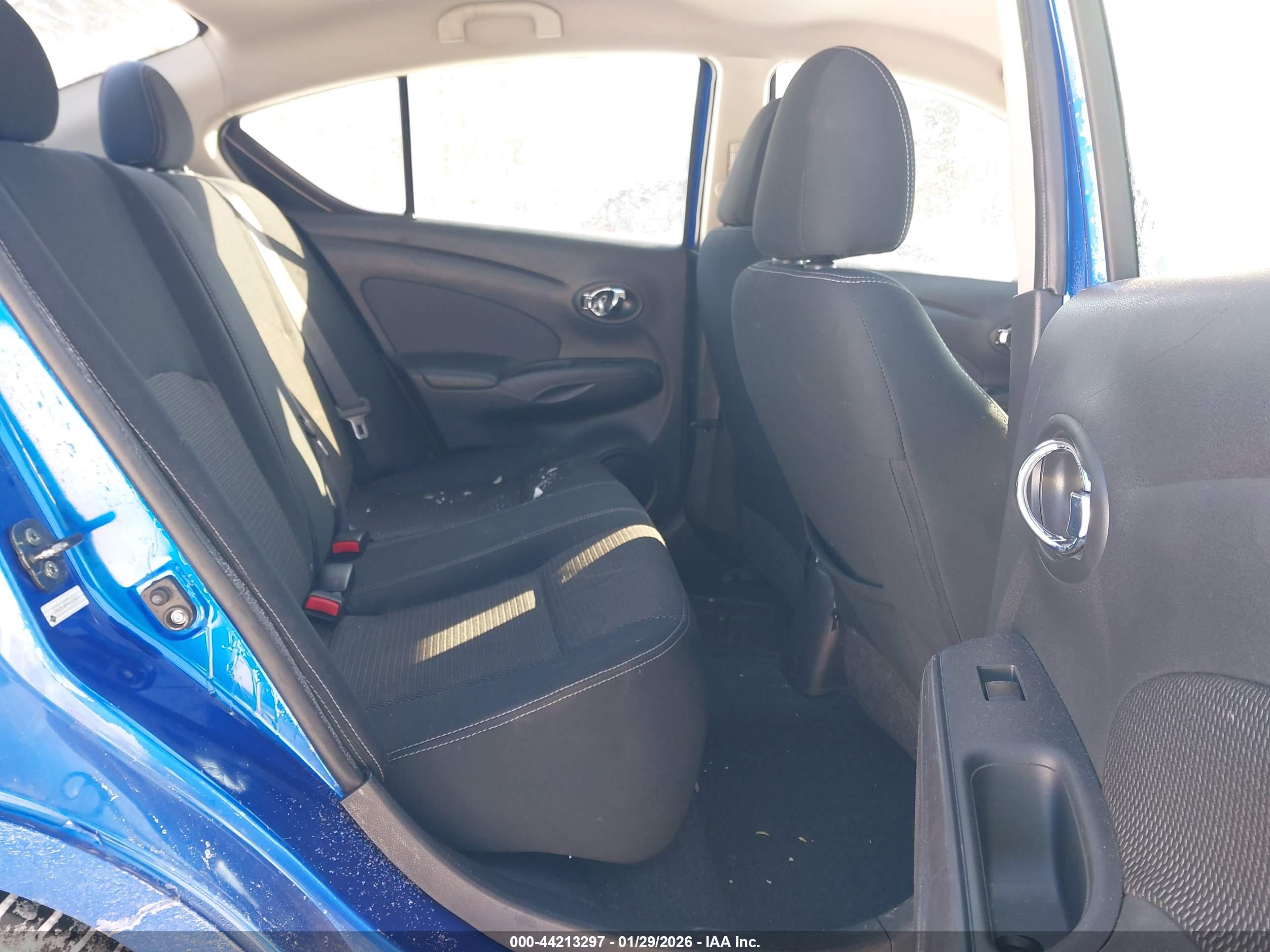 NISSAN VERSA image 8