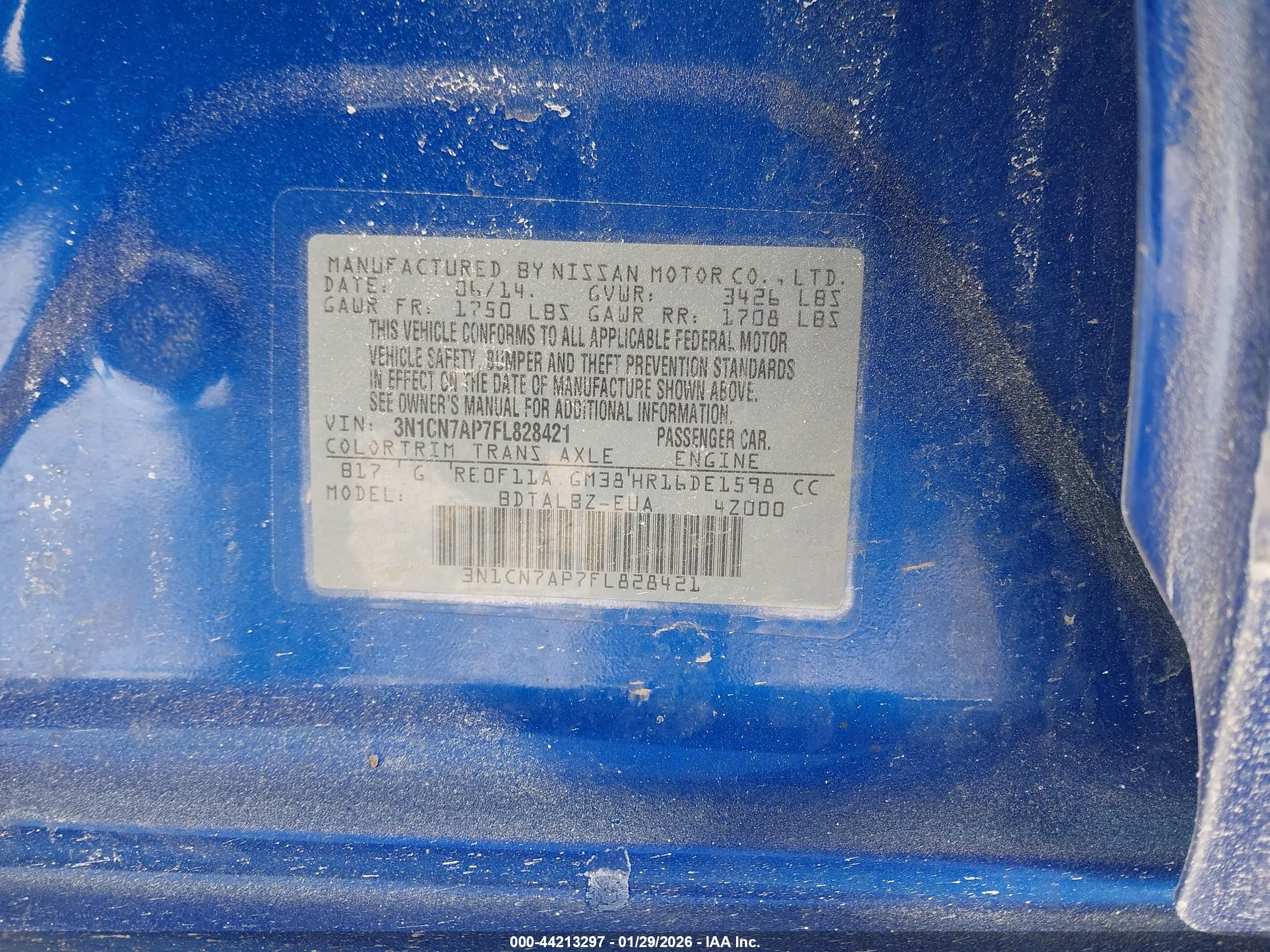 NISSAN VERSA image 9