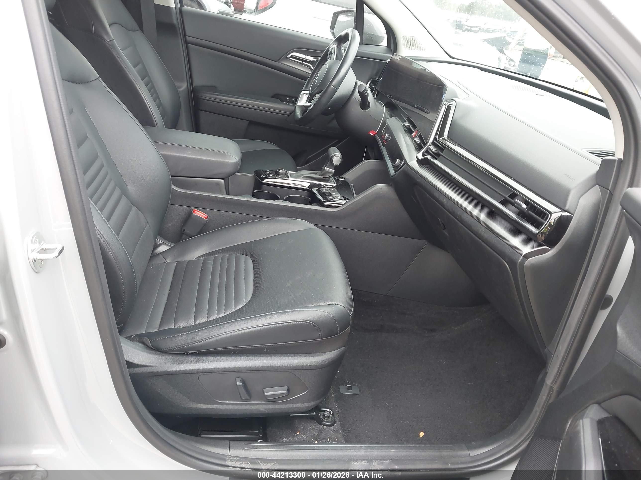 KIA SPORTAGE image 5