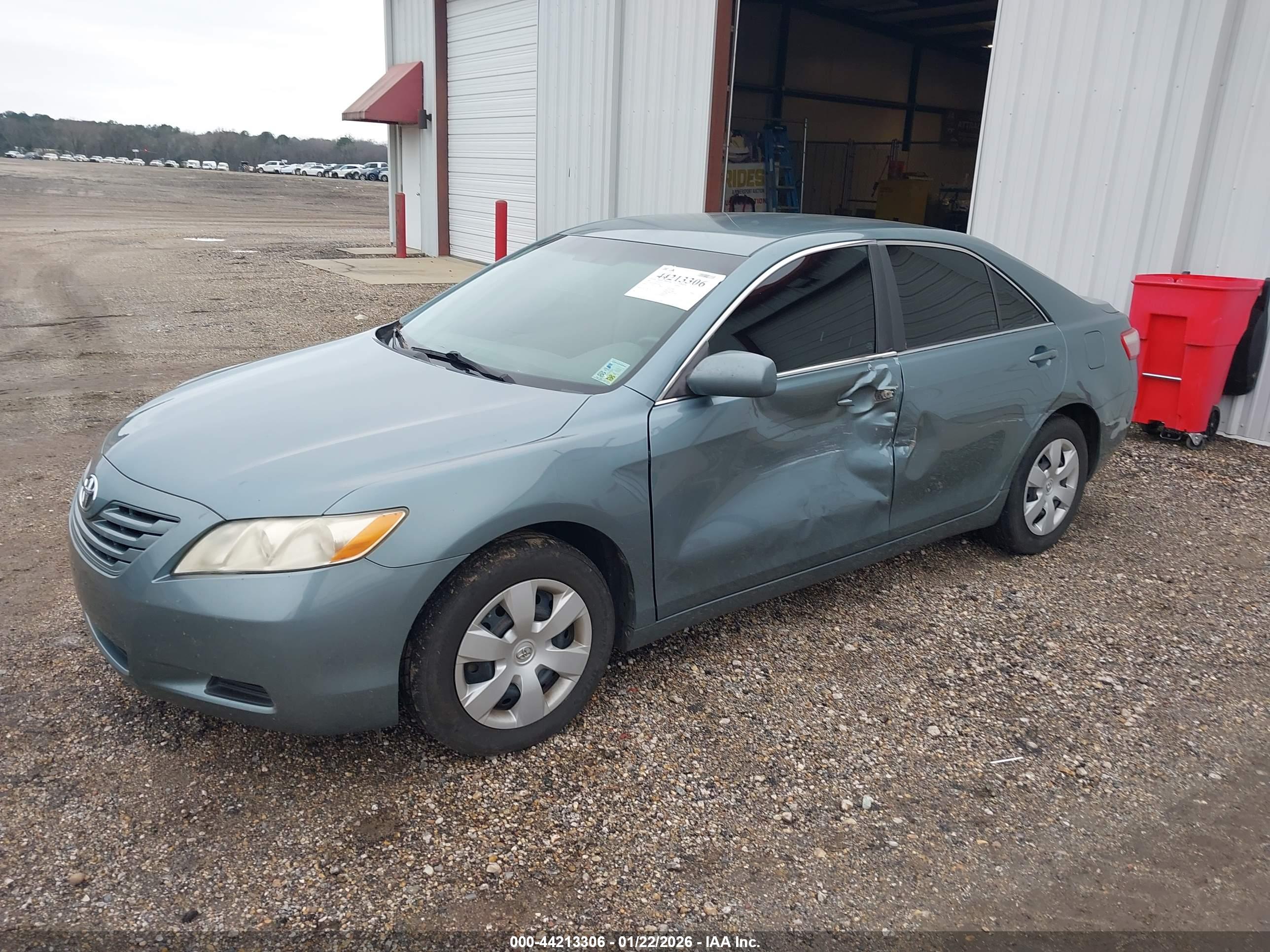 TOYOTA CAMRY image 2