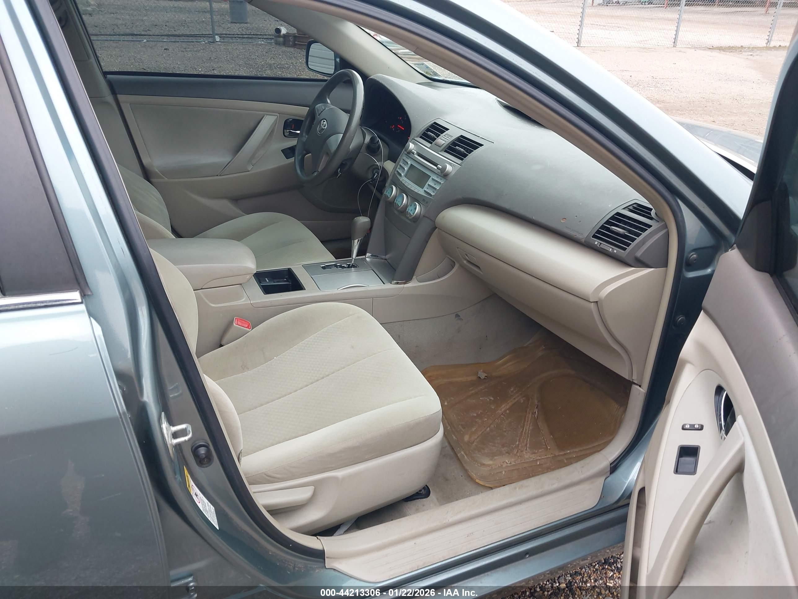 TOYOTA CAMRY image 5