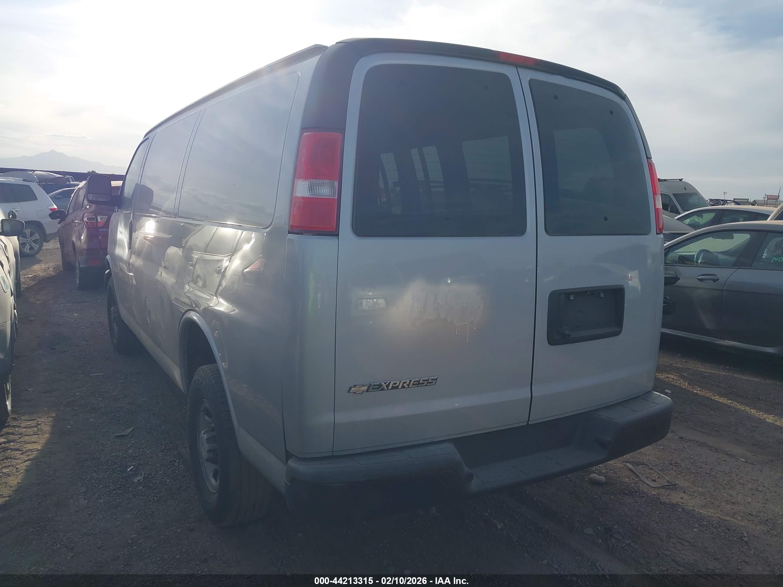 CHEVROLET EXPRESS image 3