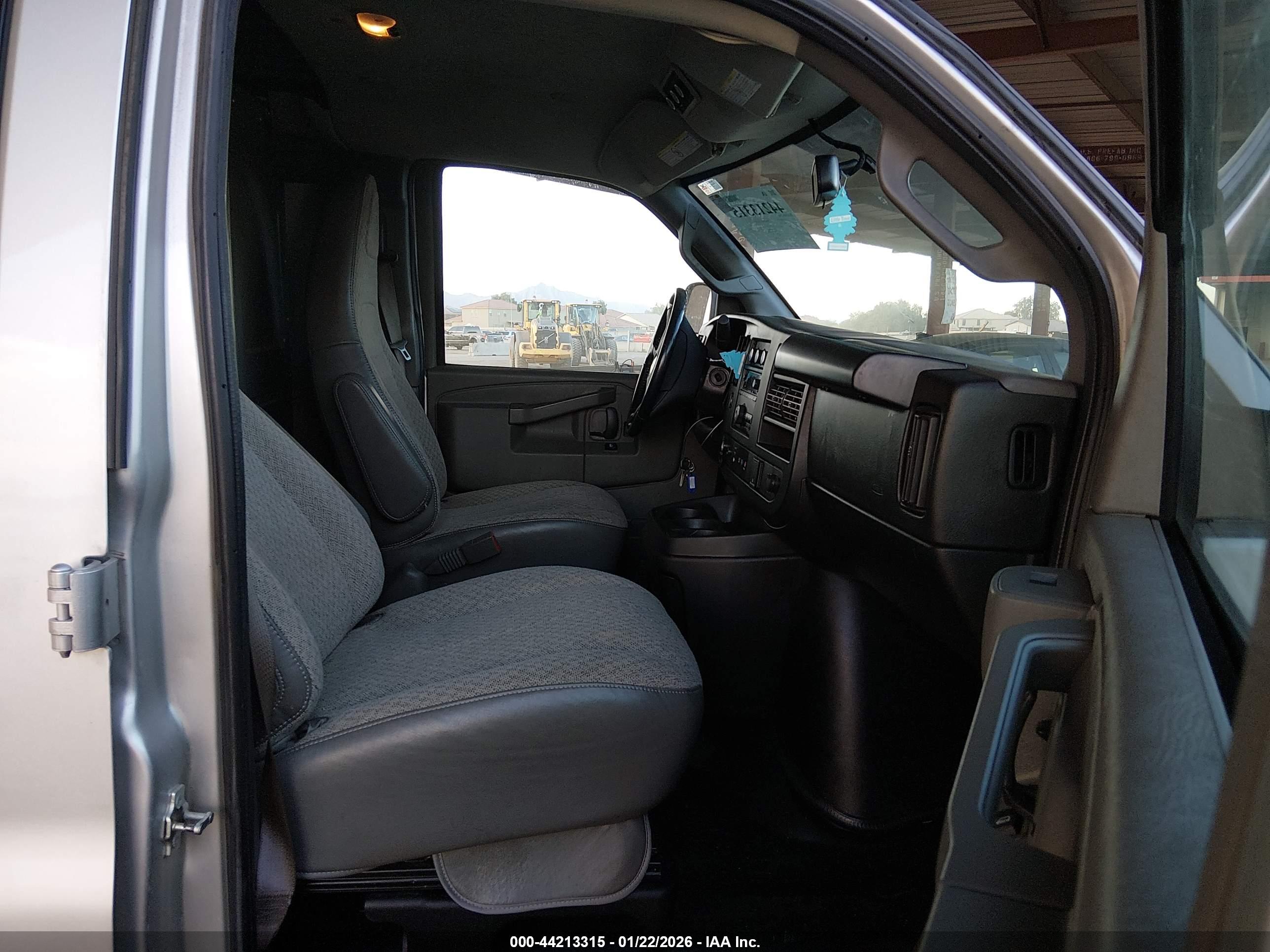 CHEVROLET EXPRESS image 5