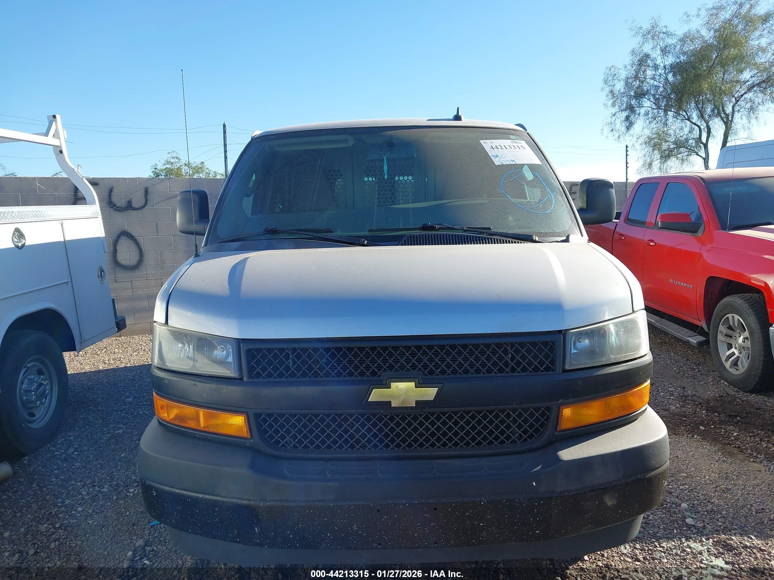 CHEVROLET EXPRESS image 6