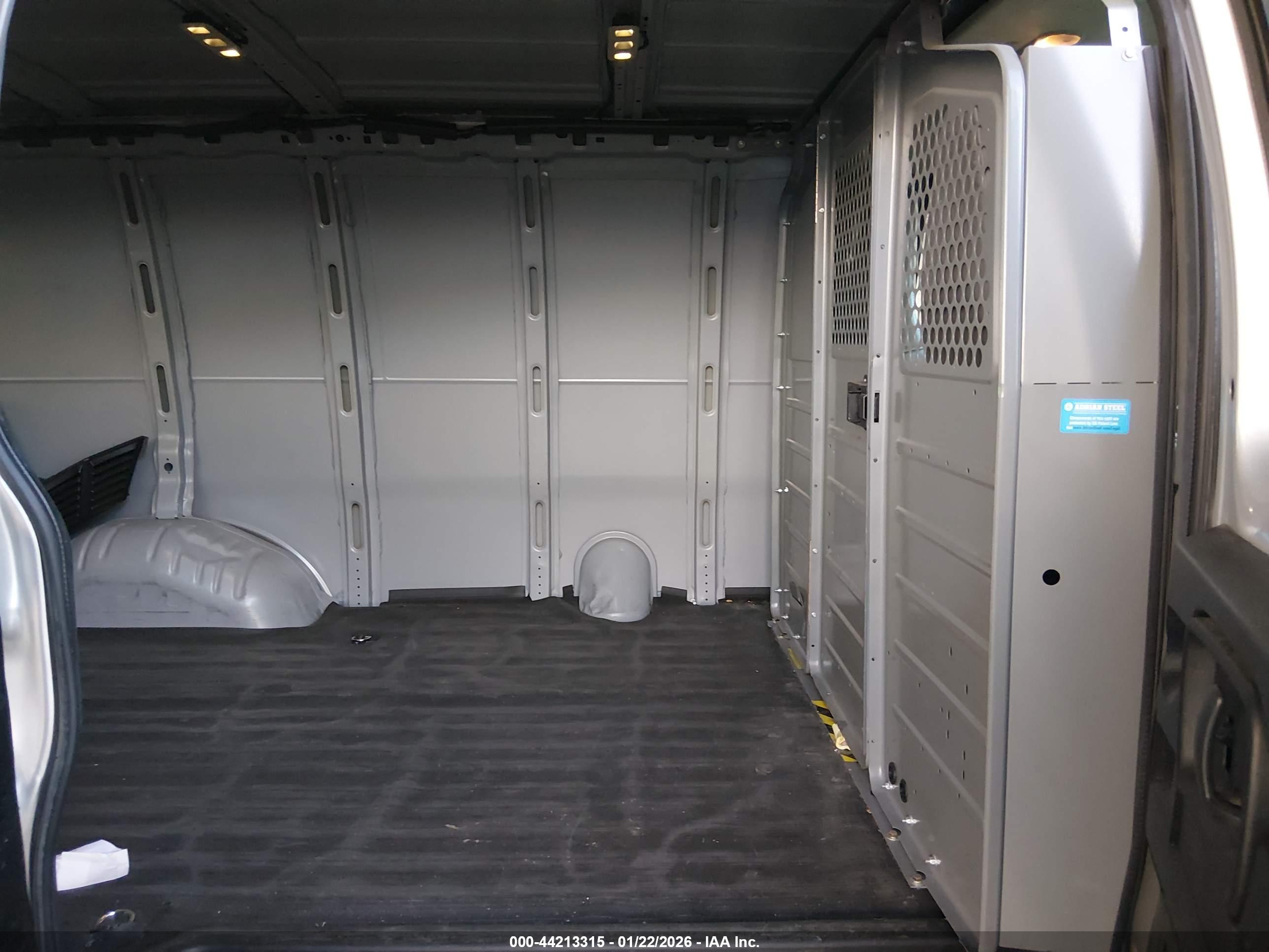 CHEVROLET EXPRESS image 8