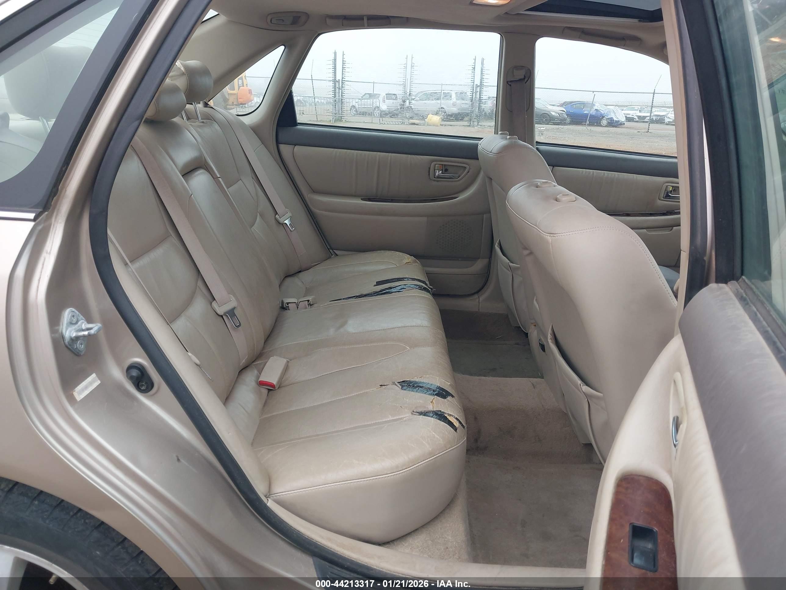 TOYOTA AVALON image 8