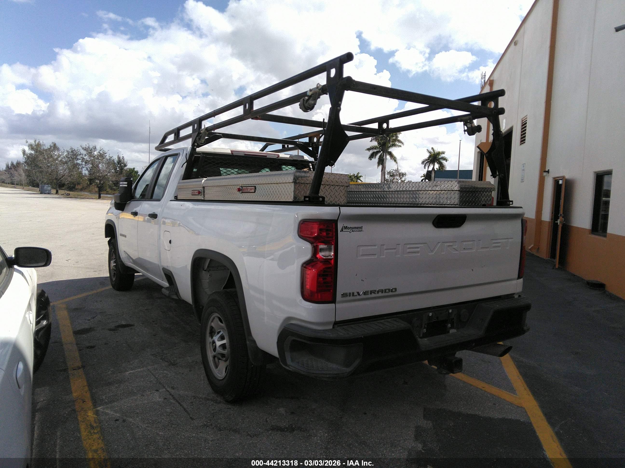 CHEVROLET SILVERADO image 3