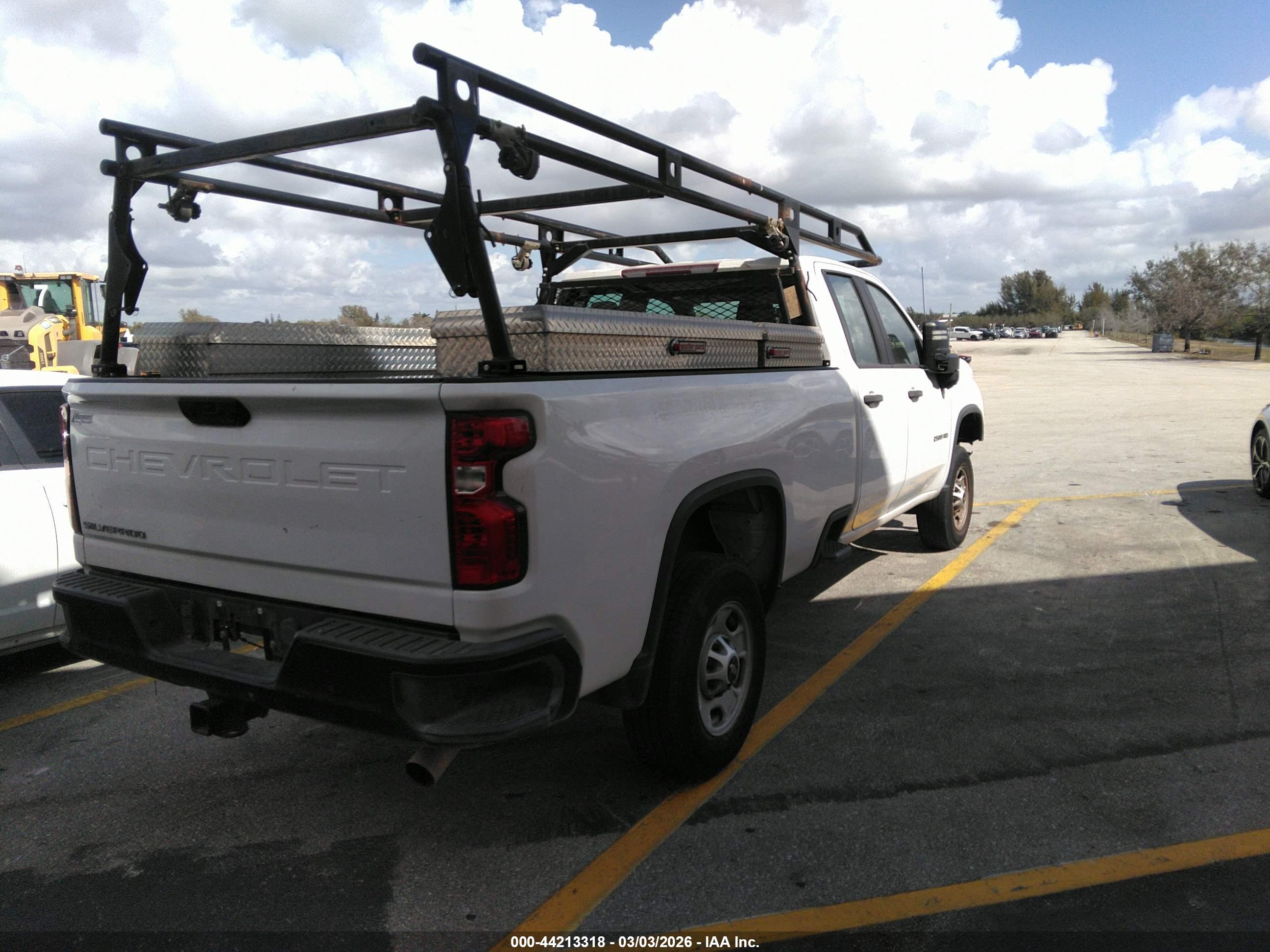 CHEVROLET SILVERADO image 4