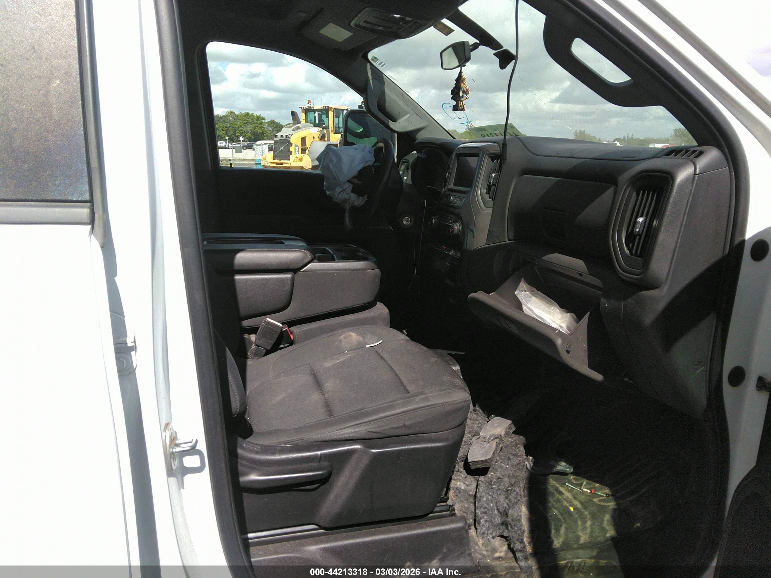 CHEVROLET SILVERADO image 5