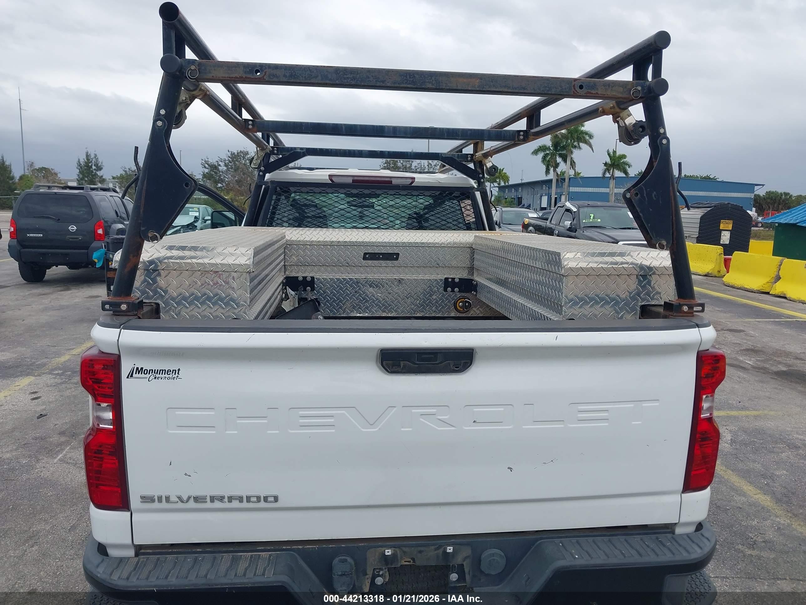 CHEVROLET SILVERADO image 7