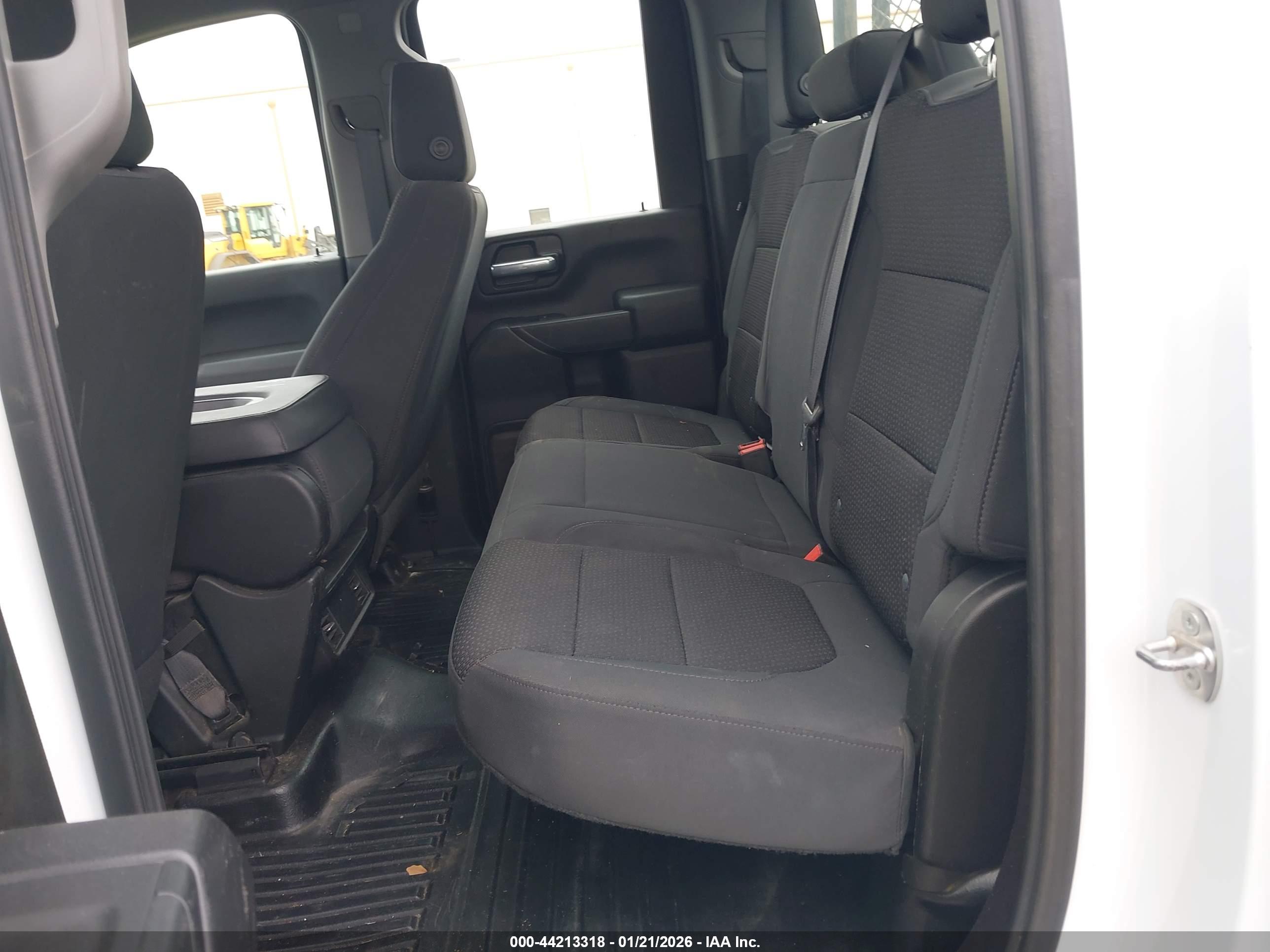 CHEVROLET SILVERADO image 8