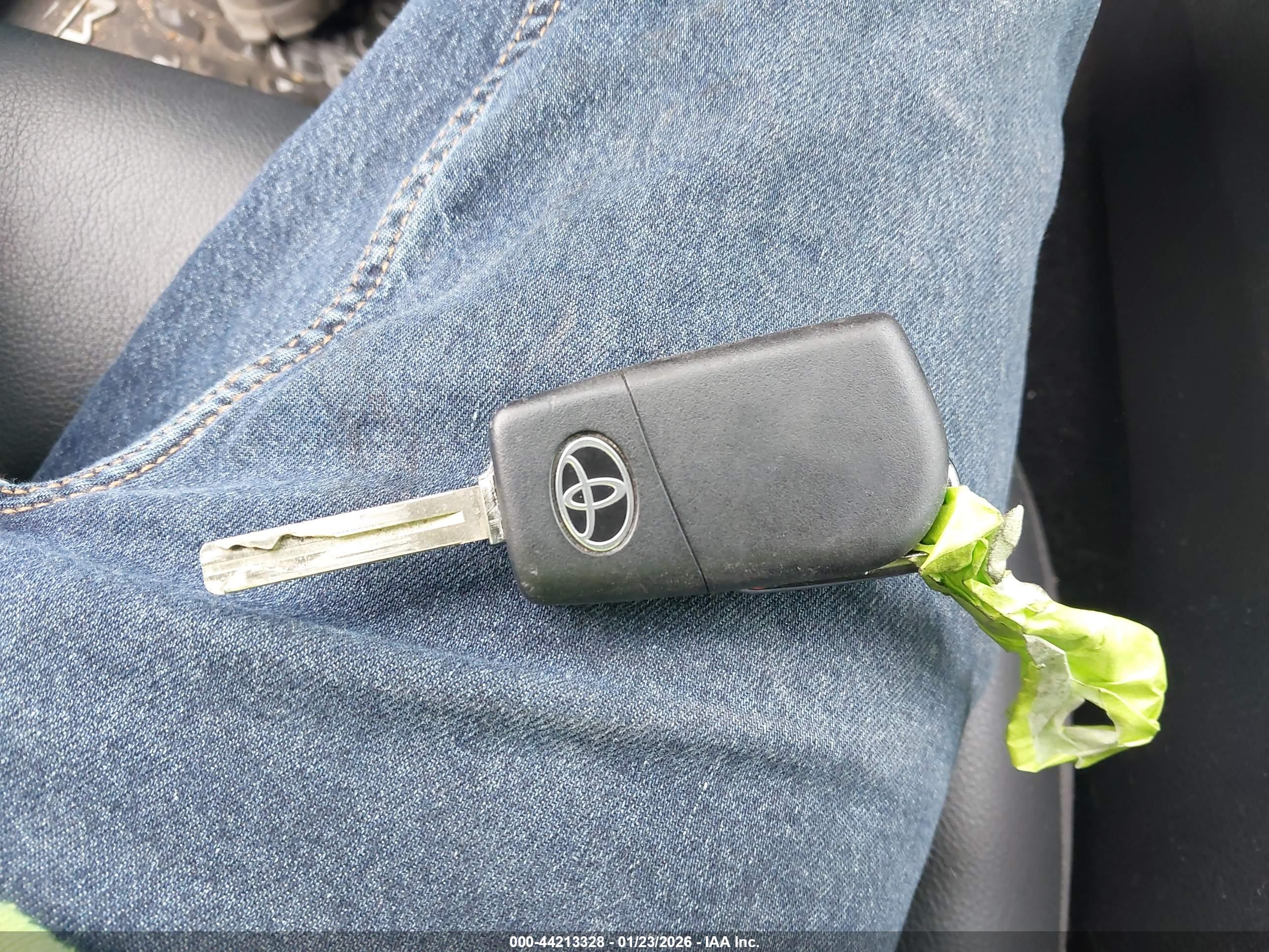 TOYOTA CAMRY image 11