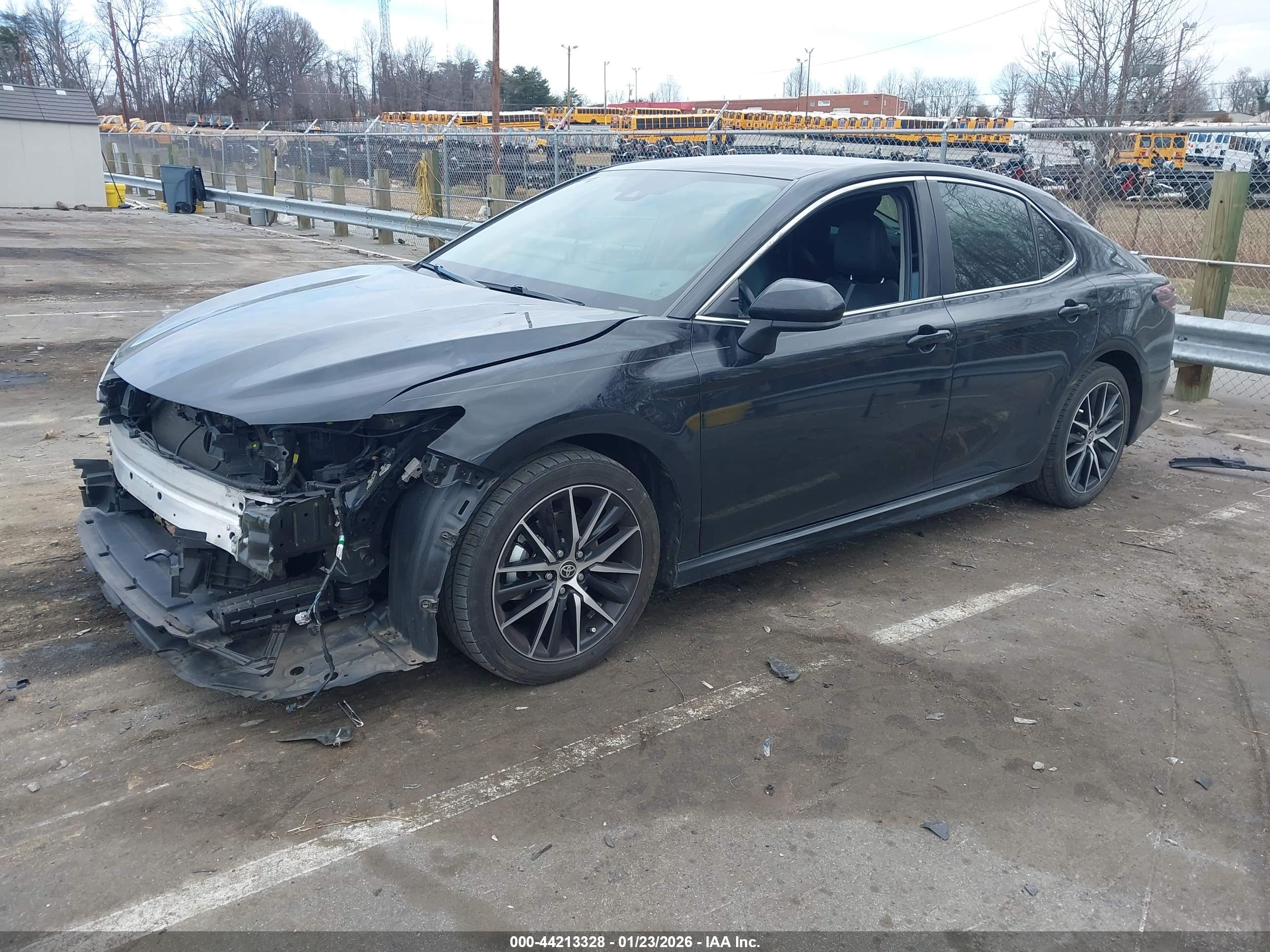 TOYOTA CAMRY image 2